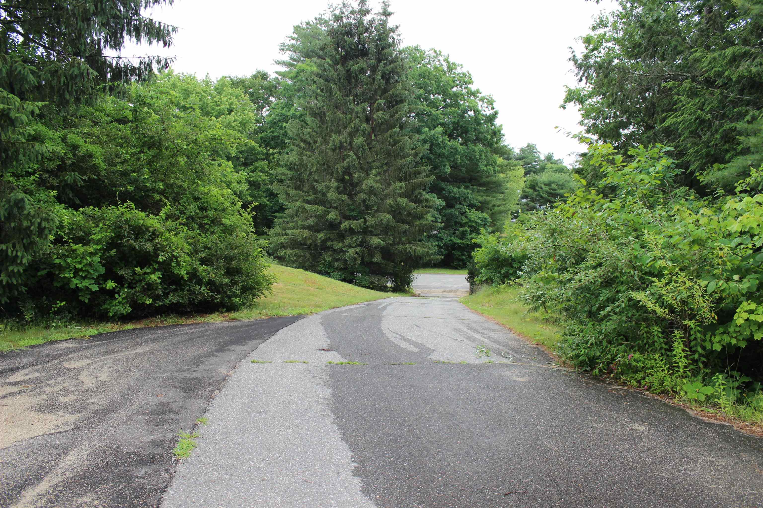 1-A Karen Ln #A, Londonderry, NH 03053