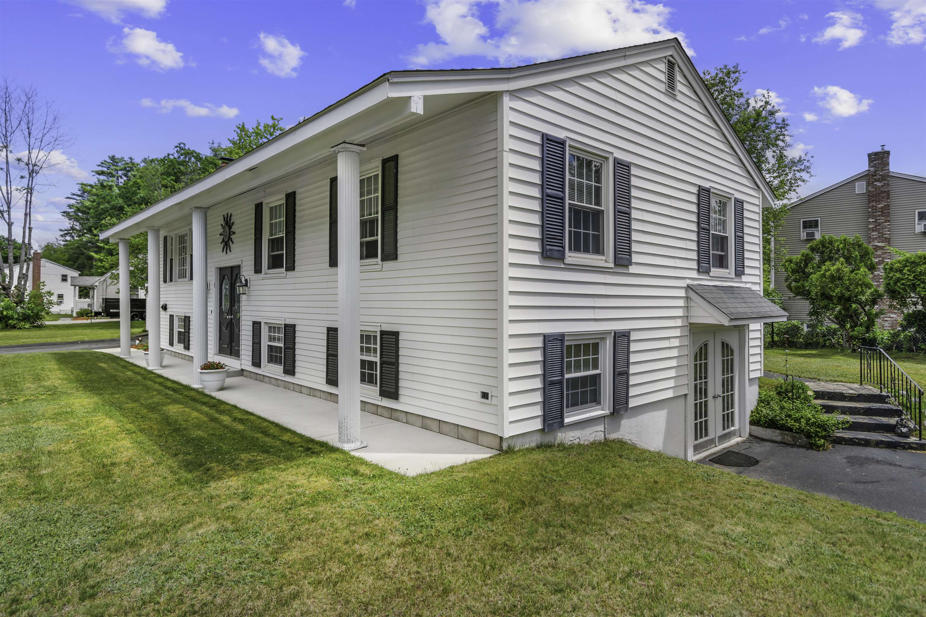 1 Birchwood Dr, Merrimack, NH 03054