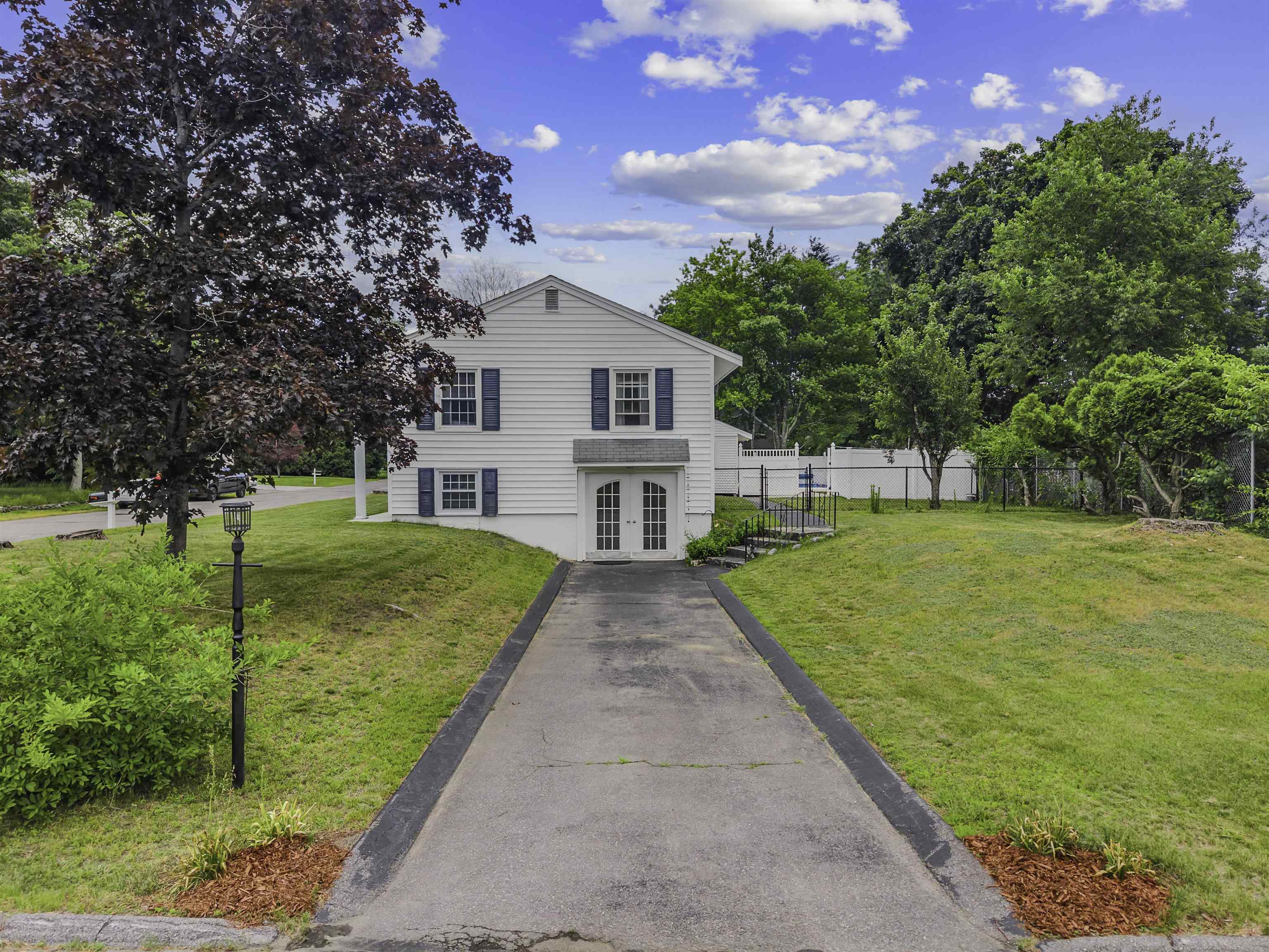 1 Birchwood Dr, Merrimack, NH 03054