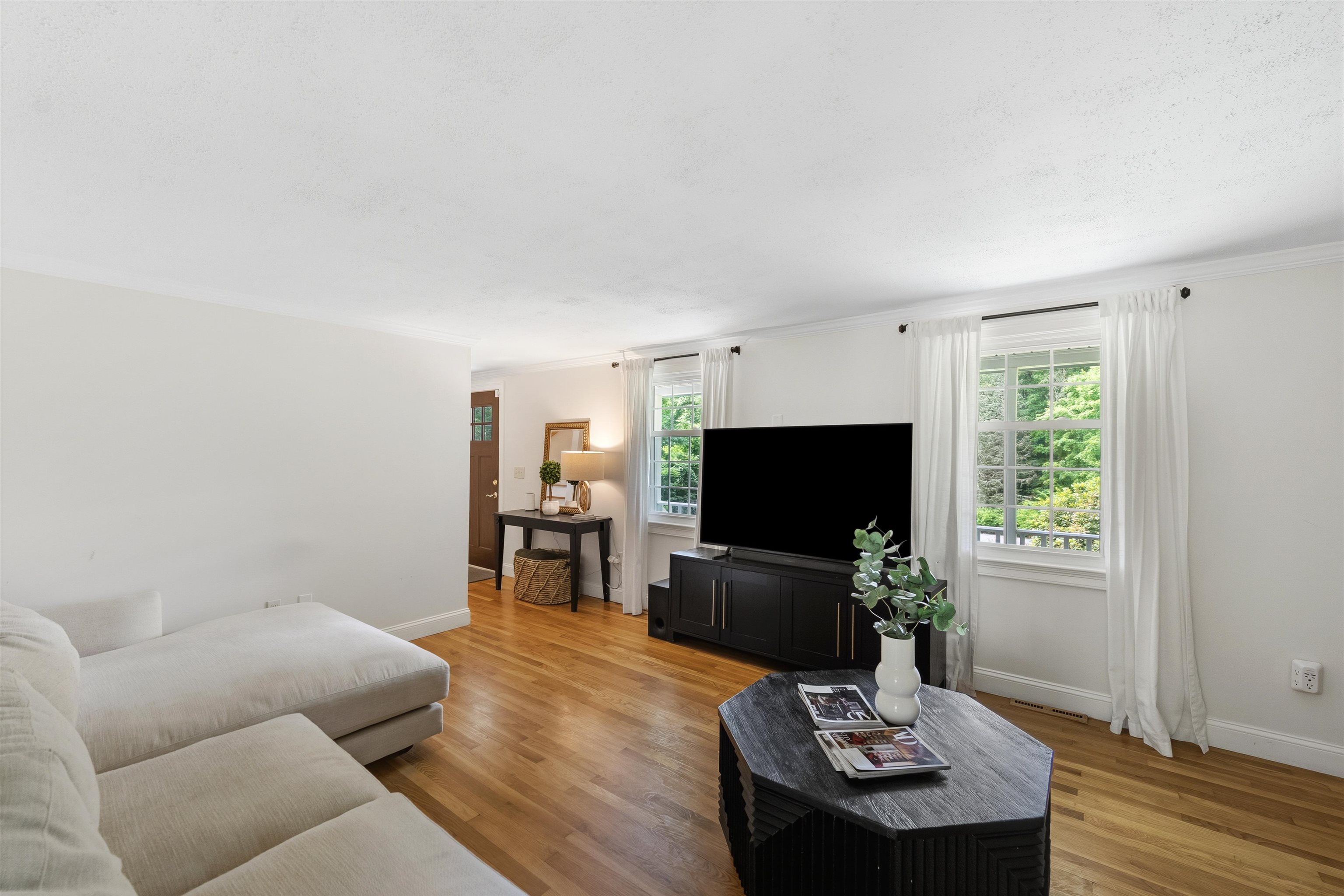 26 Severance Dr, Londonderry, NH 03053