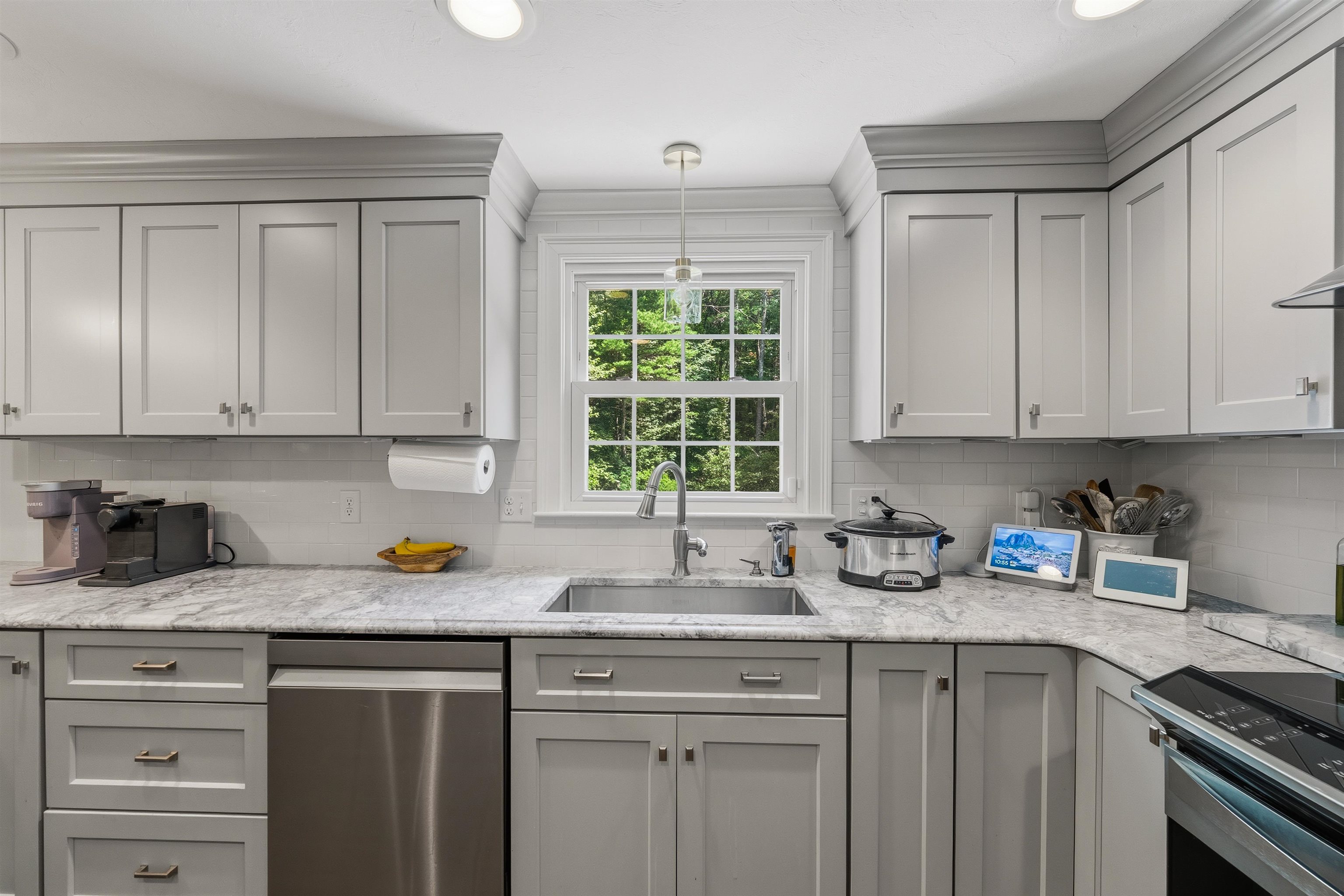 26 Severance Dr, Londonderry, NH 03053