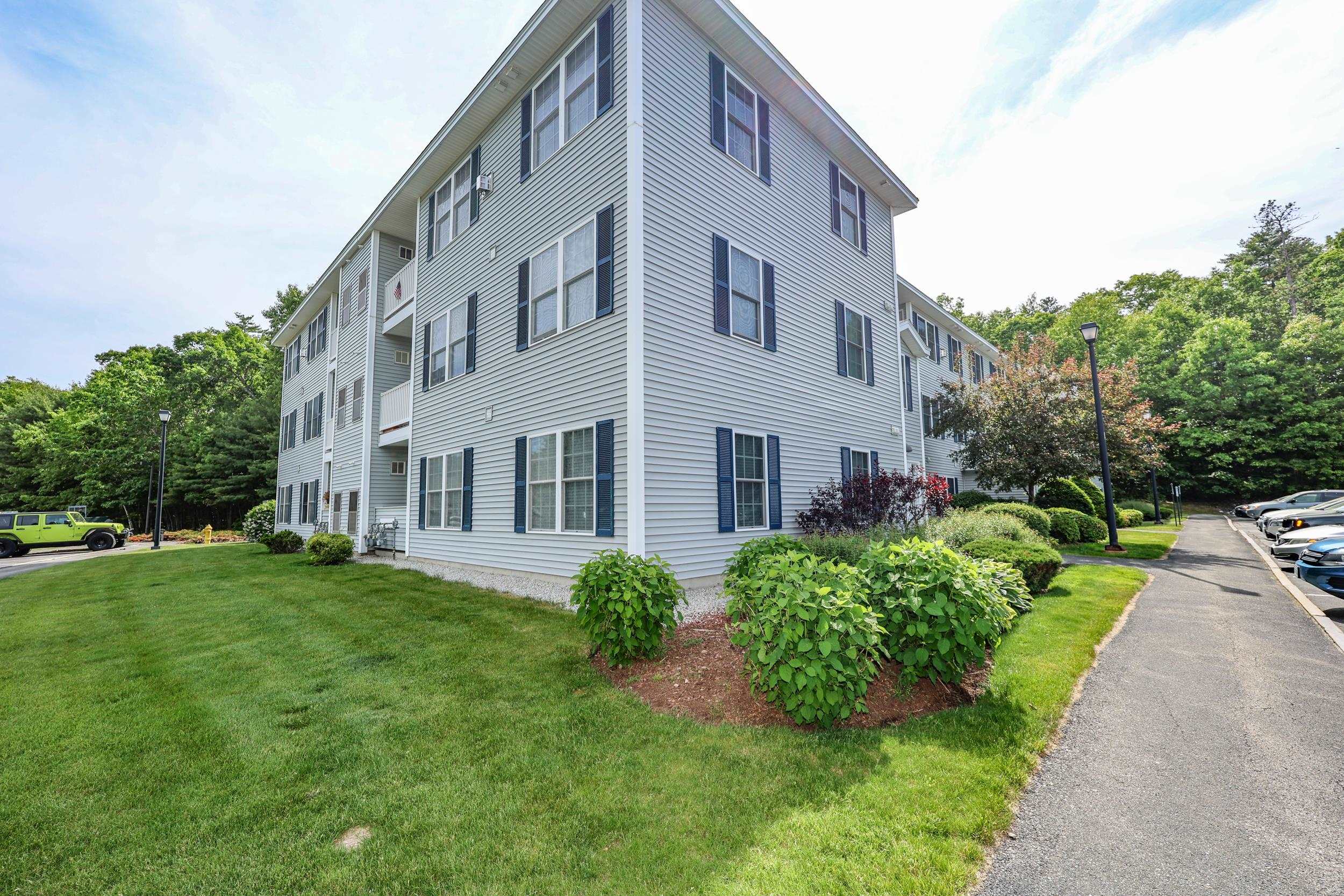 4 Crestview Cir #119, Londonderry, NH 03053