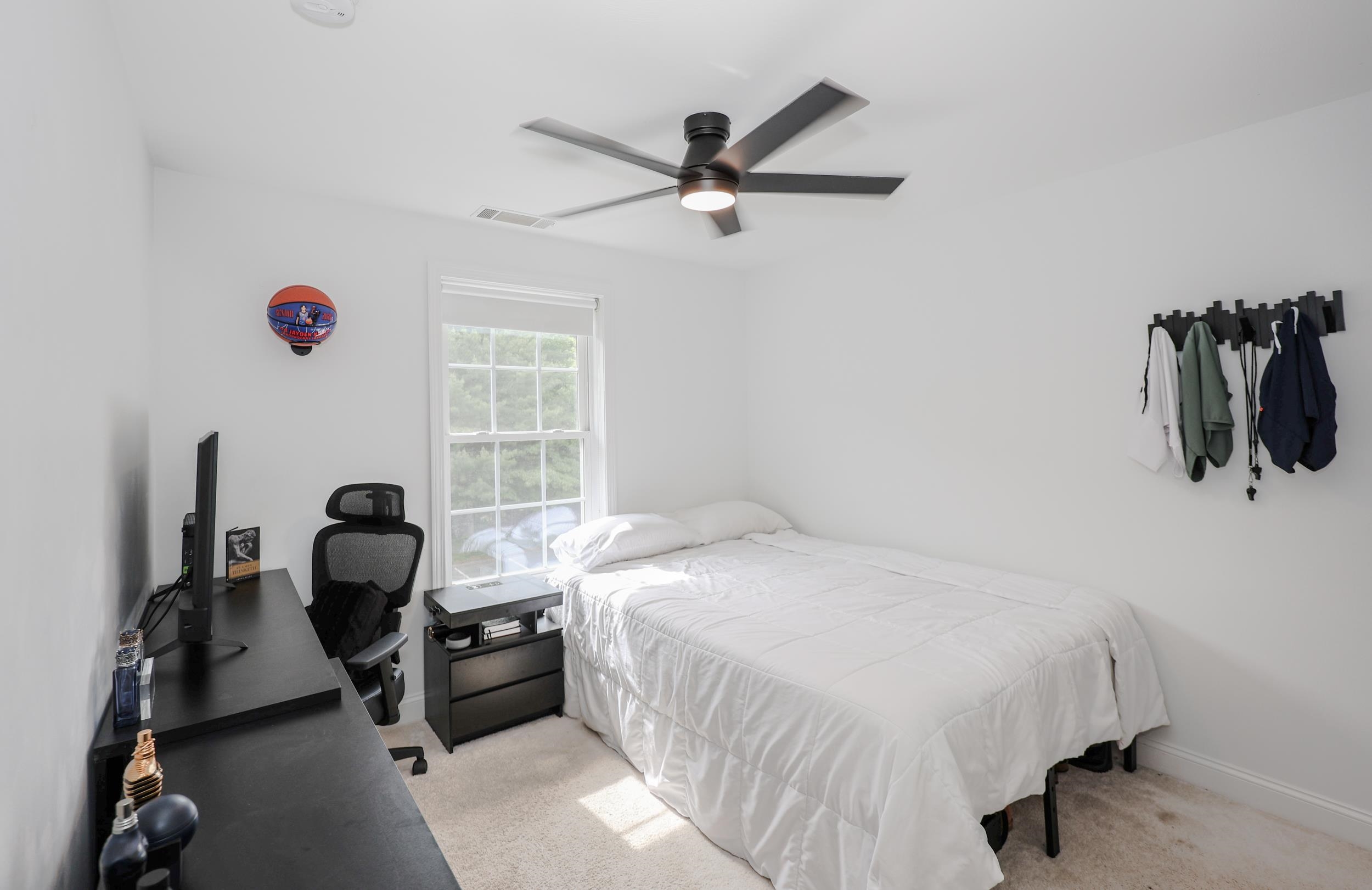6 Crestview Cir #137, Londonderry, NH 03053