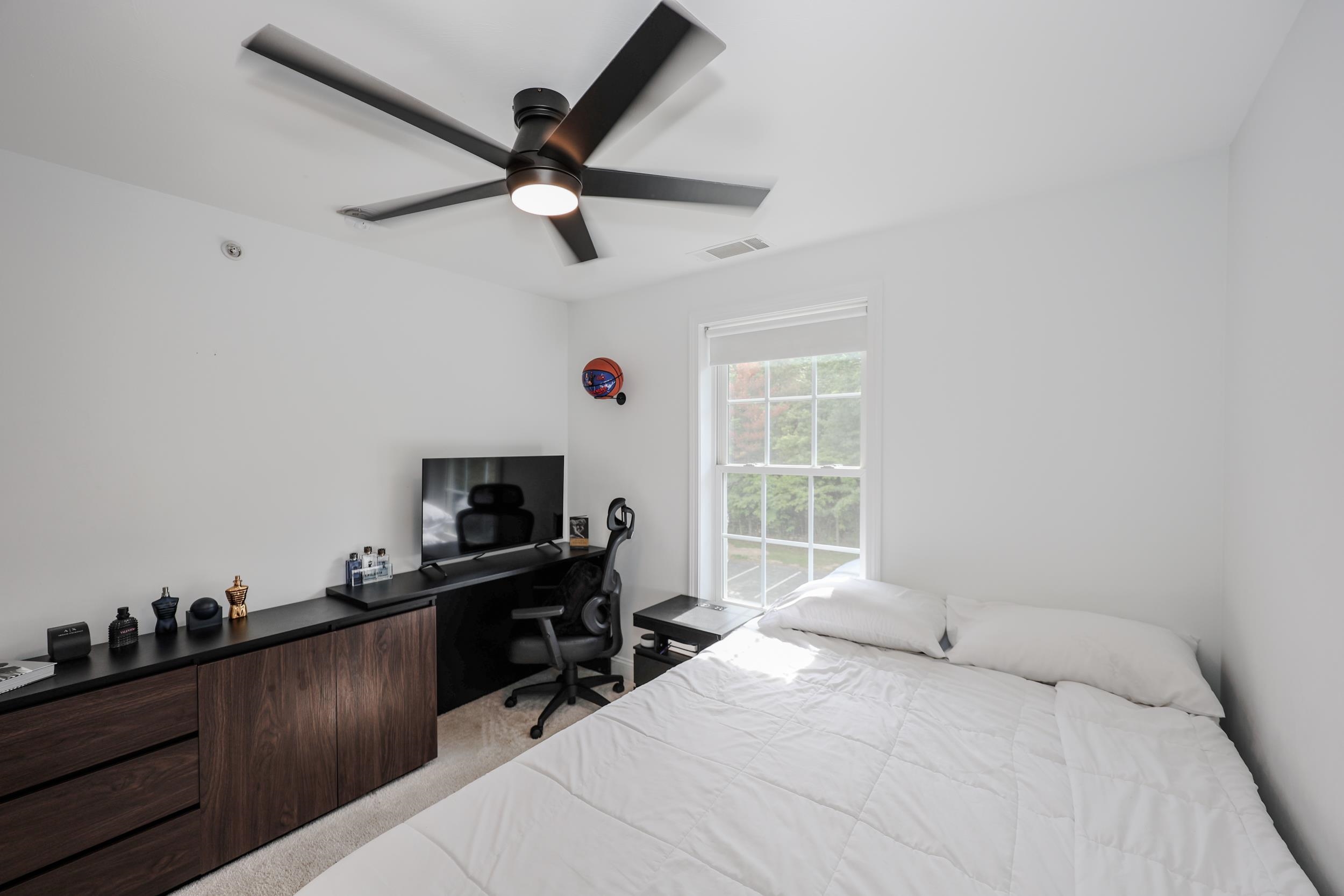 6 Crestview Cir #137, Londonderry, NH 03053
