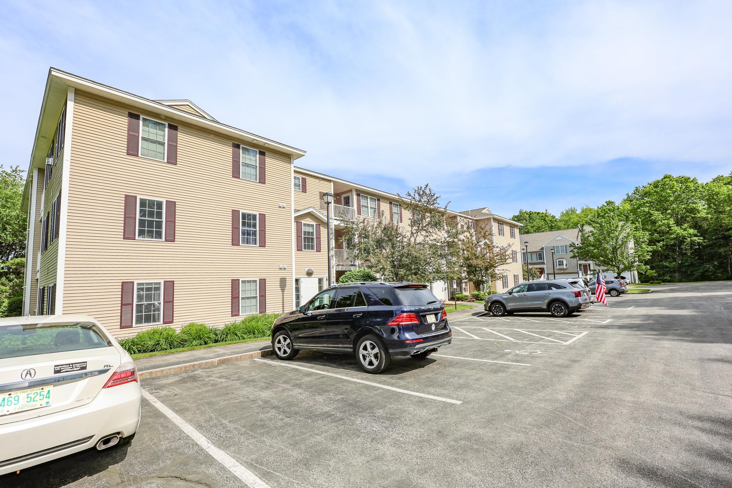 6 Crestview Cir #137, Londonderry, NH 03053
