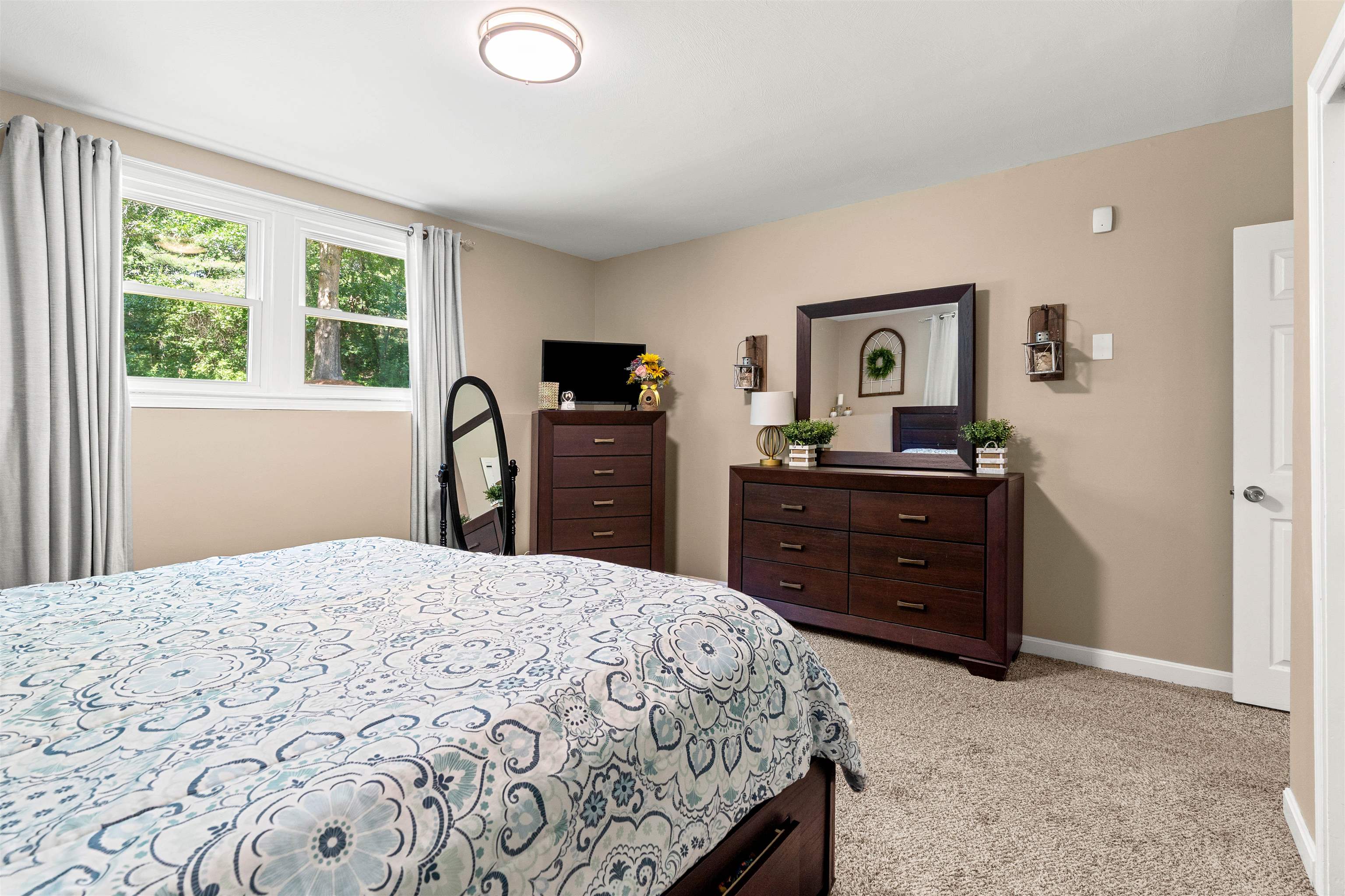 34 Tallant Rd, Pelham, NH 03076