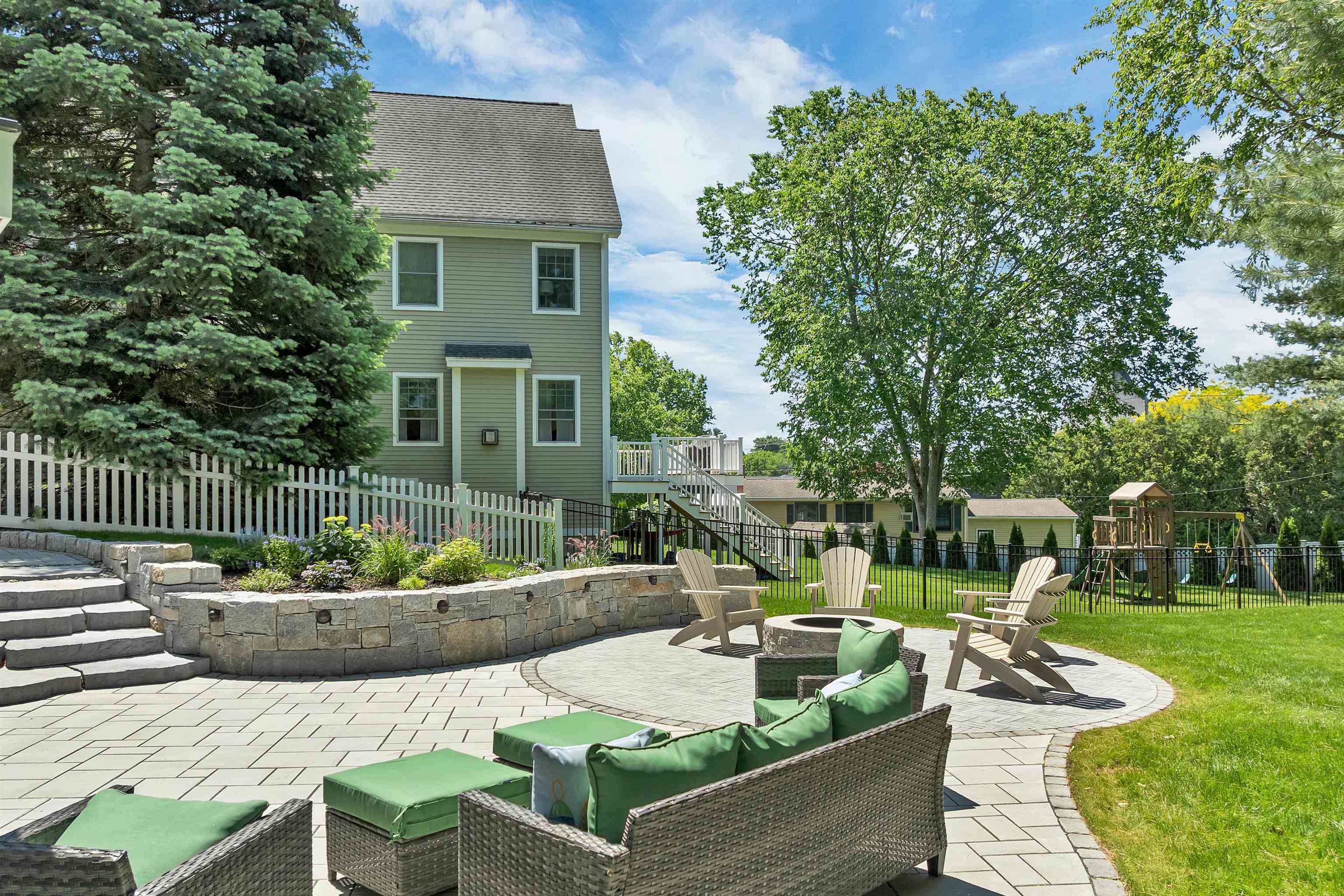 20 Brigham Ln, Portsmouth, NH 03801