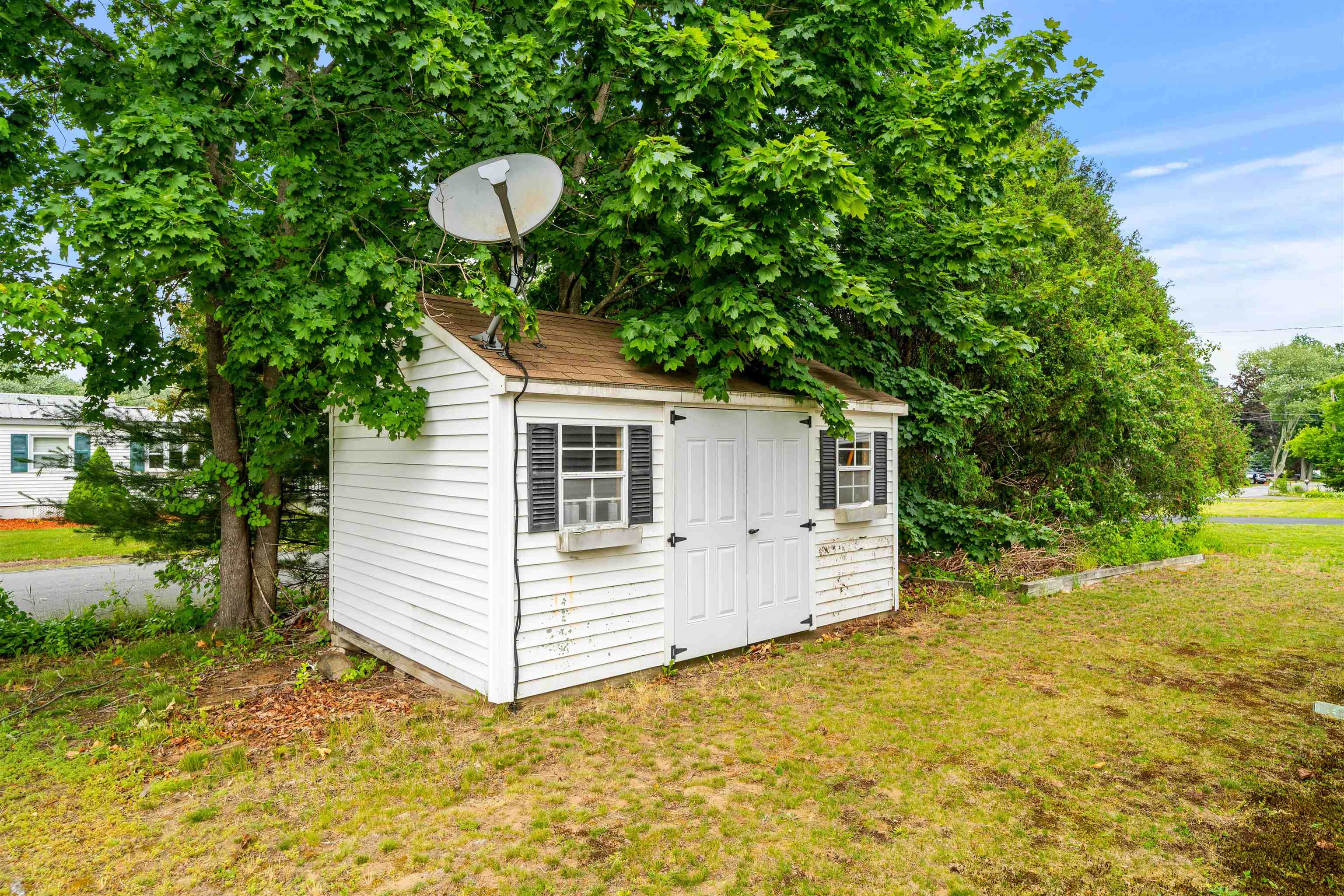 4 Alma Ave, Salem, NH 03079