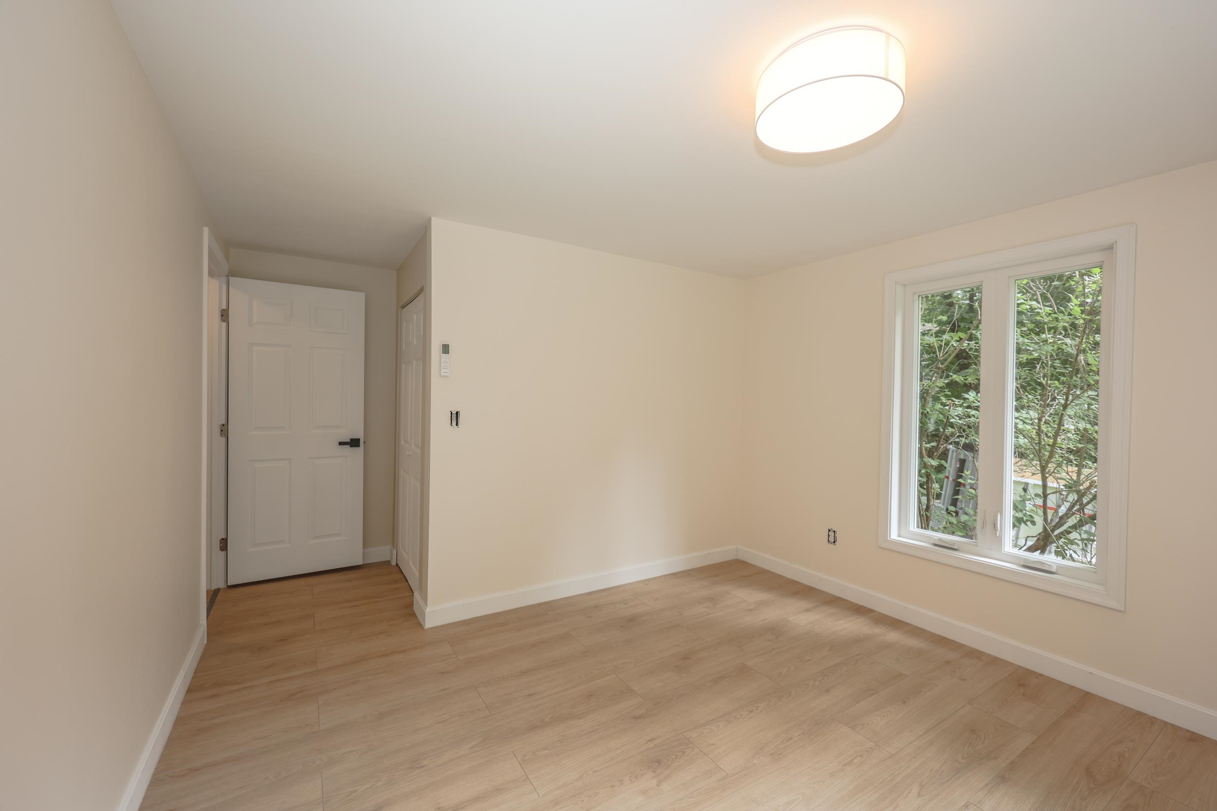 24 Mountain Rd, Raymond, NH 03077