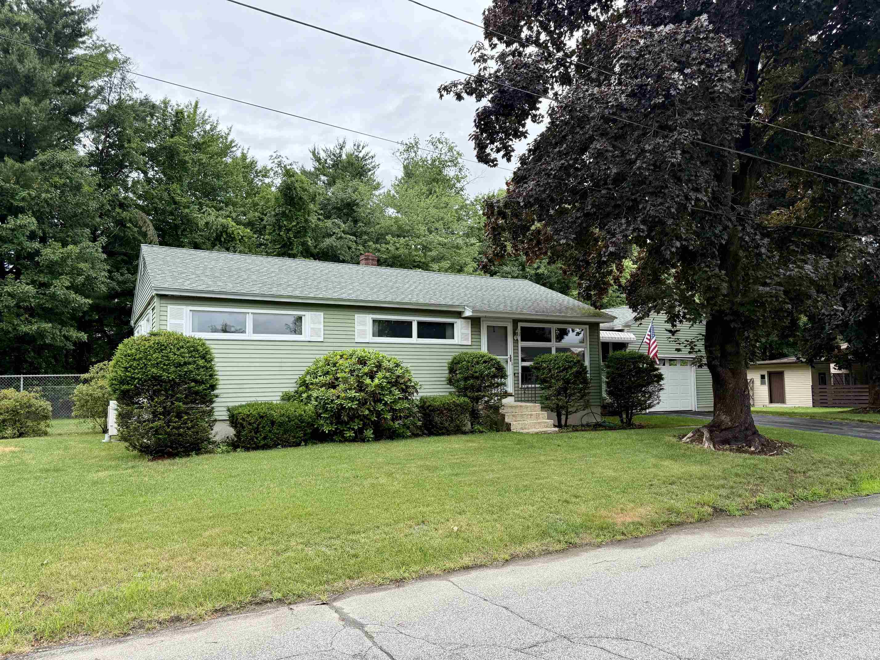 59 Pinedale St, Manchester, NH 03102