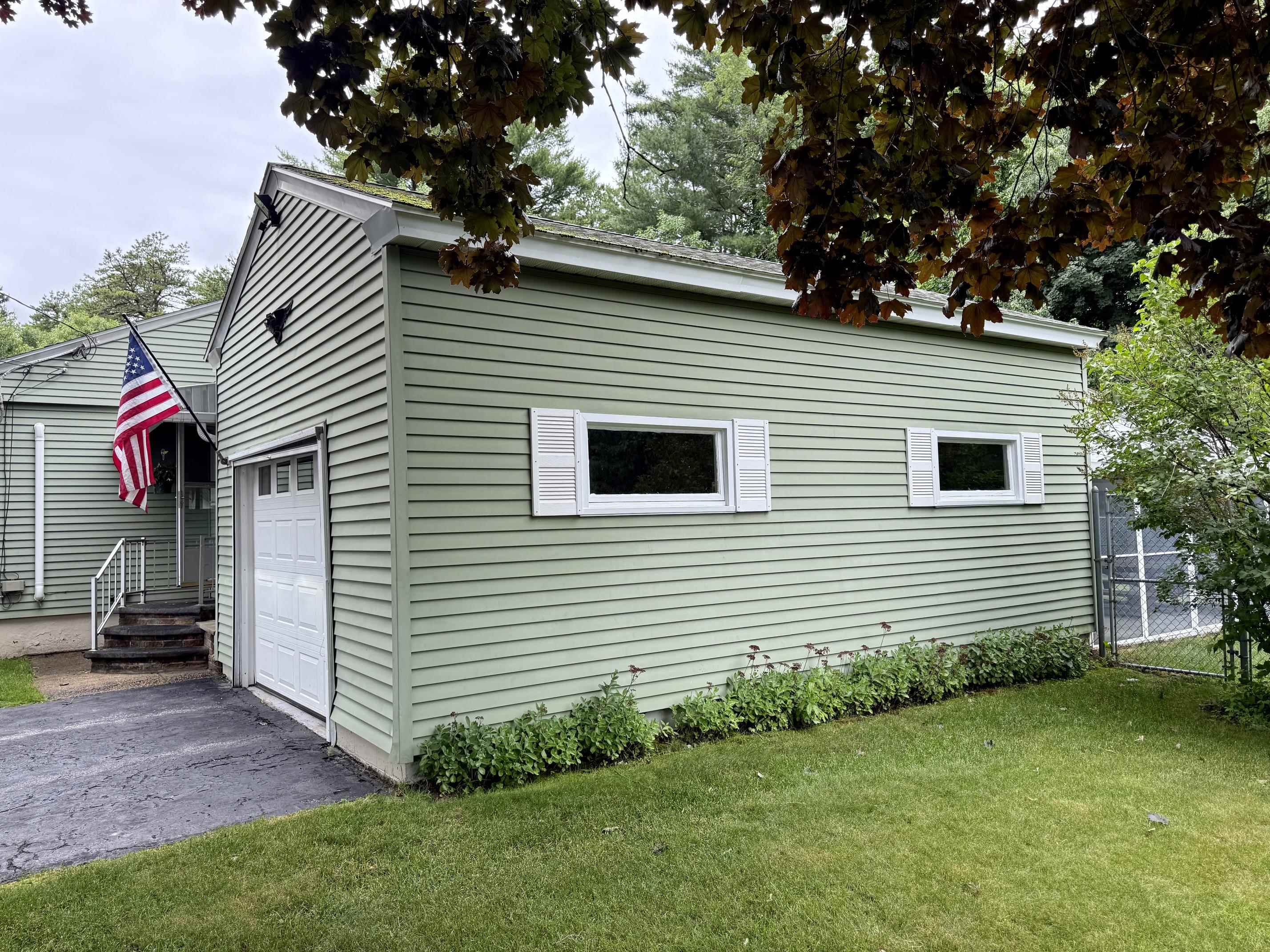 59 Pinedale St, Manchester, NH 03102