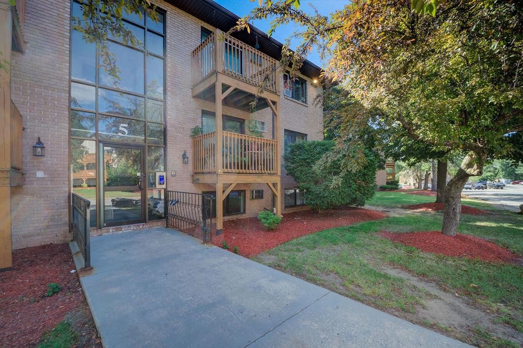 5 Lancelot Ct #2, Salem, NH 03079