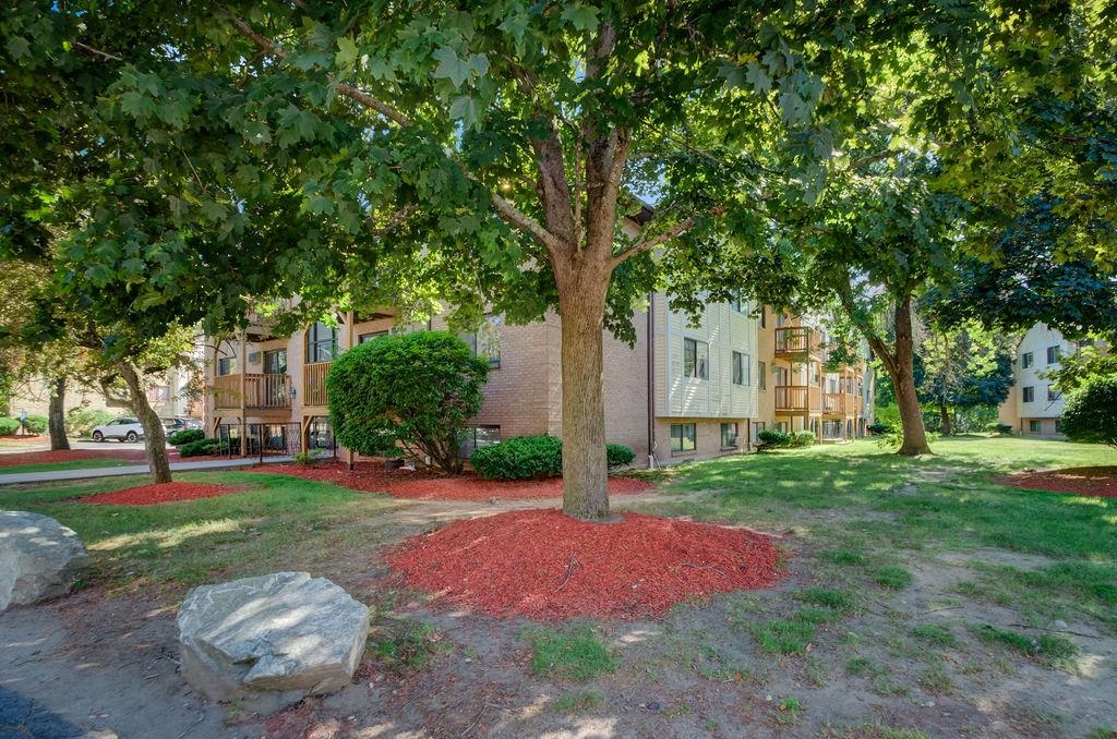 5 Lancelot Ct #2, Salem, NH 03079