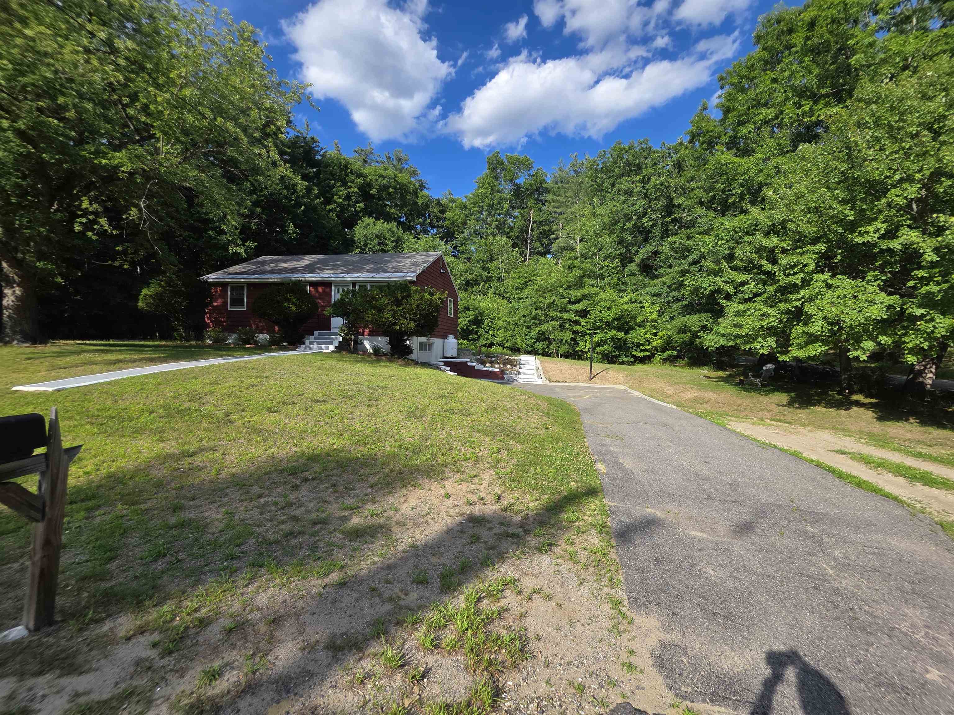 9 Louise Dr, Litchfield, NH 03052