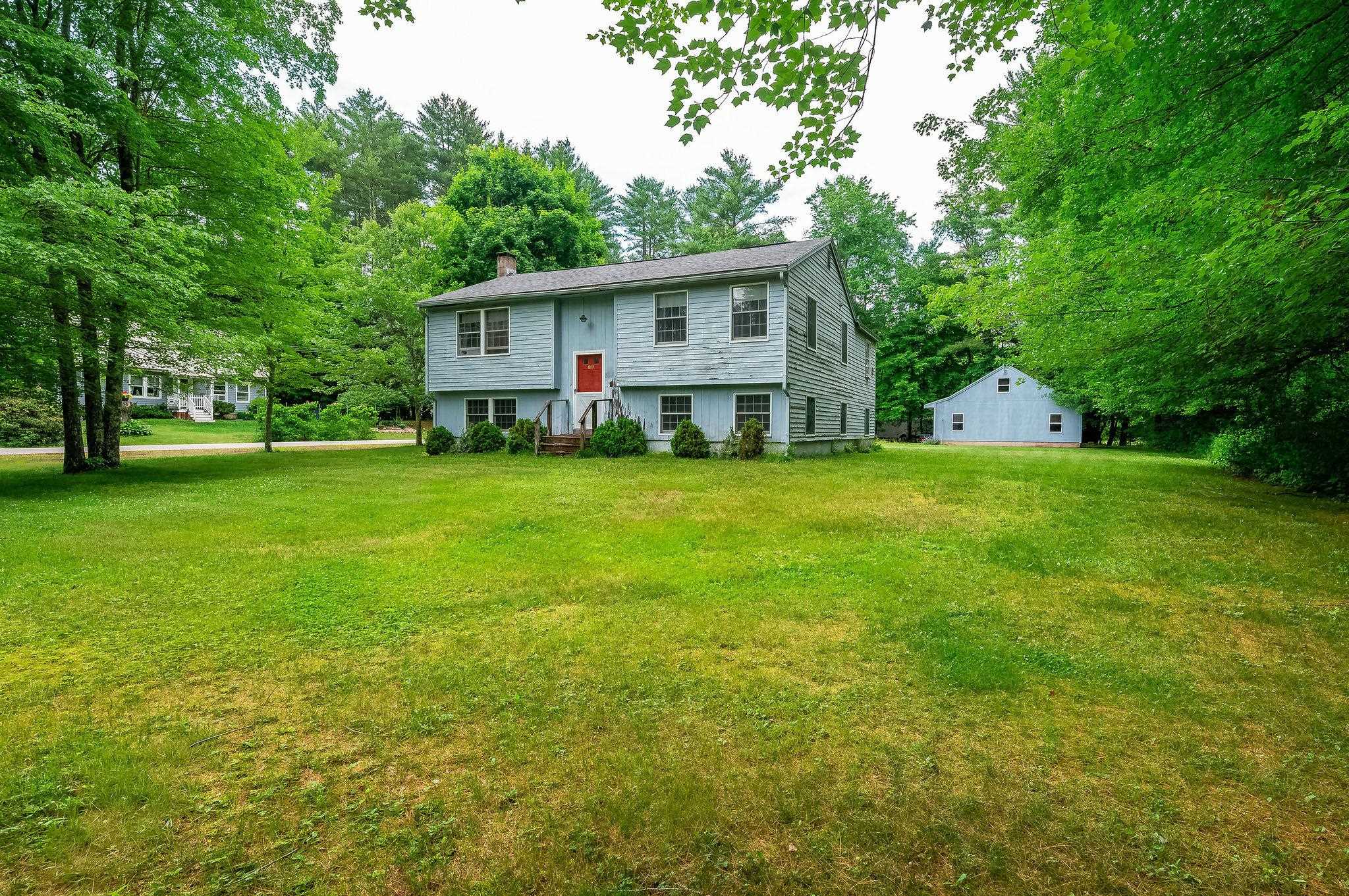 89 Oak St, Rochester, NH 03839