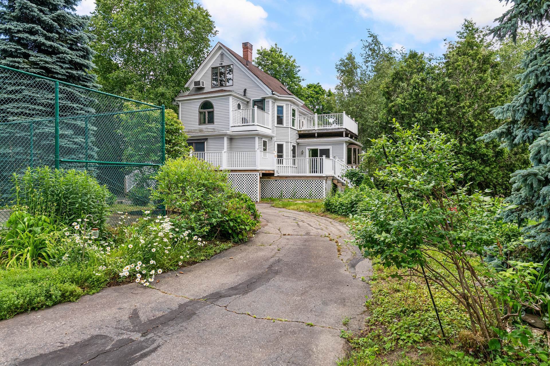 635 Lincoln Ave, Portsmouth, NH 03801