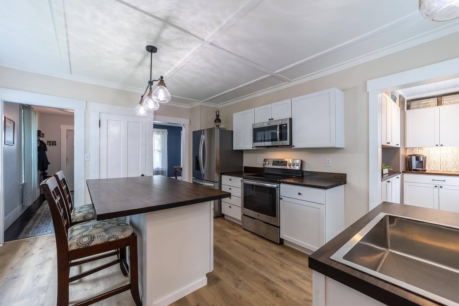 61 High St, Tilton, NH 03276