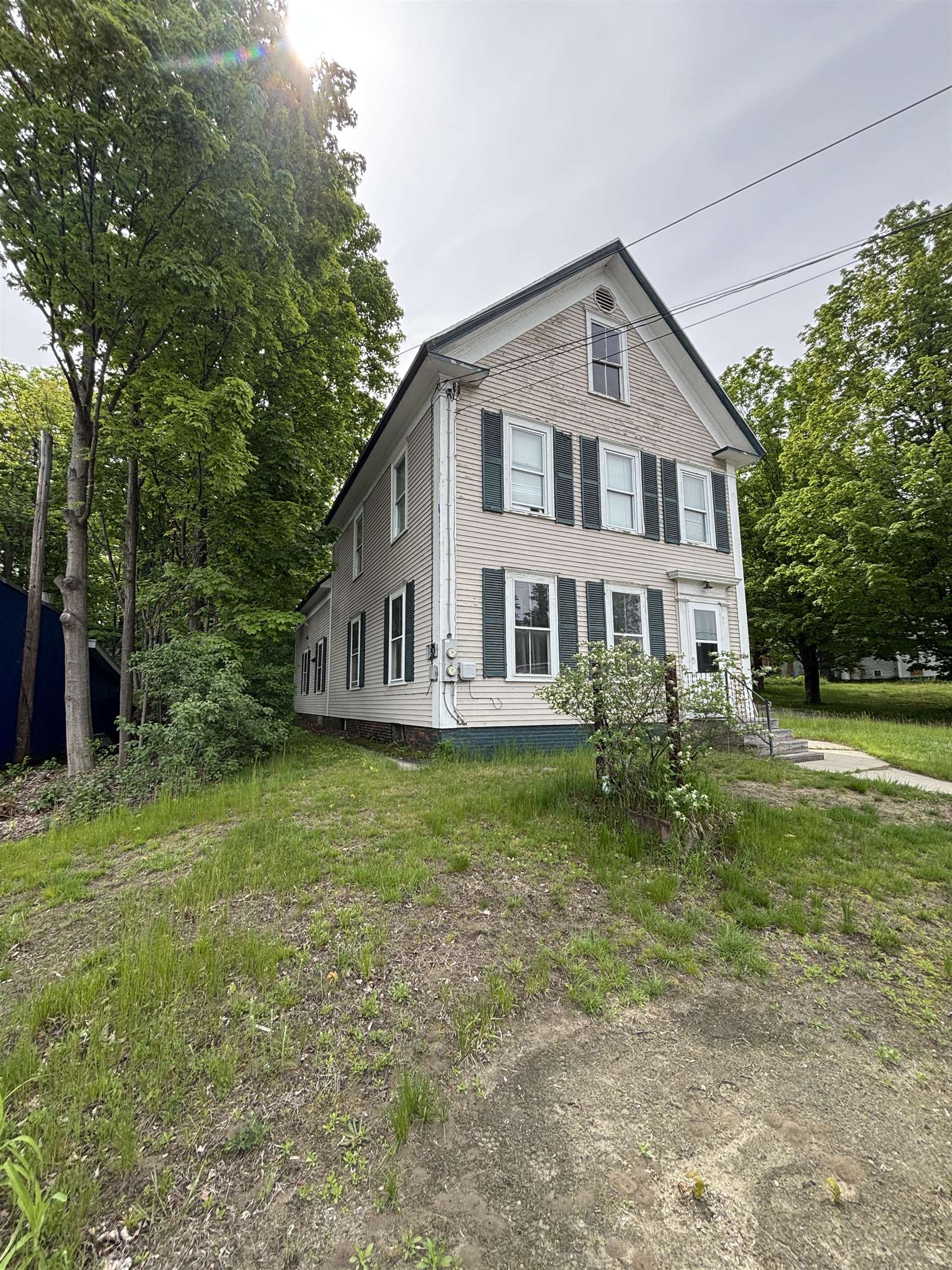 164 Pleasant St, Claremont, NH 03743-3157