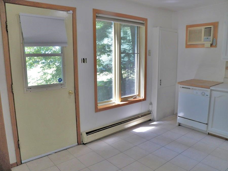 25 Woodlawn Ave, Hillsborough, NH 03244