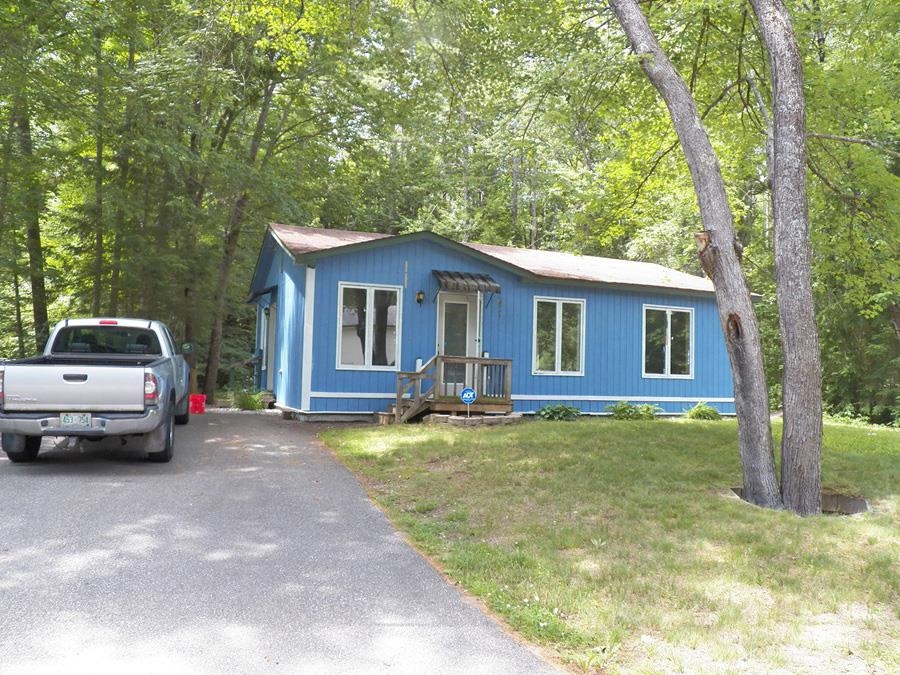 25 Woodlawn Ave, Hillsborough, NH 03244