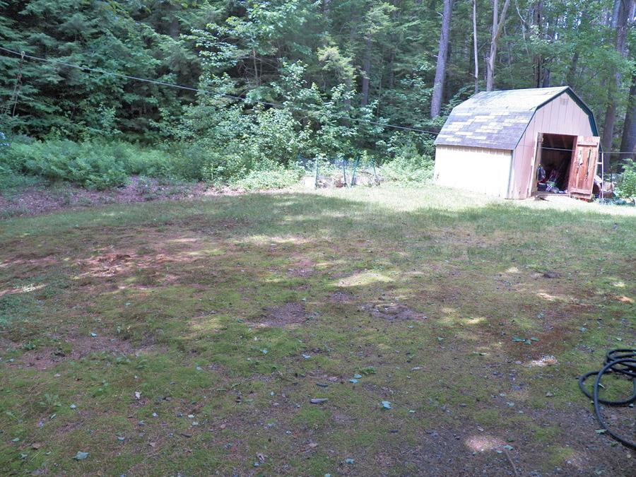 25 Woodlawn Ave, Hillsborough, NH 03244