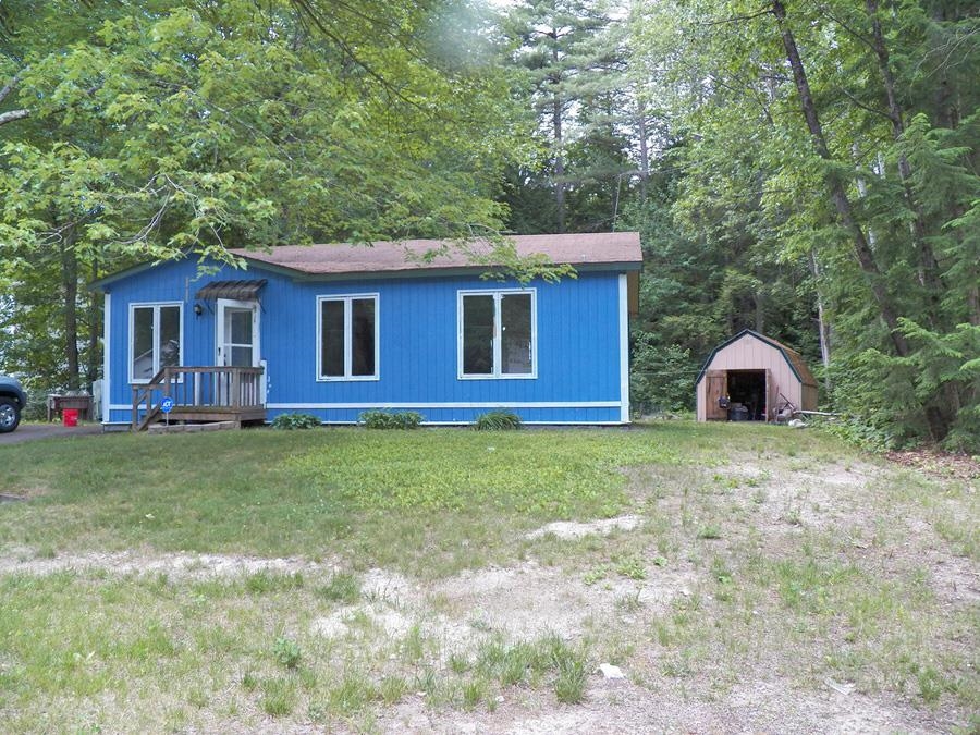25 Woodlawn Ave, Hillsborough, NH 03244
