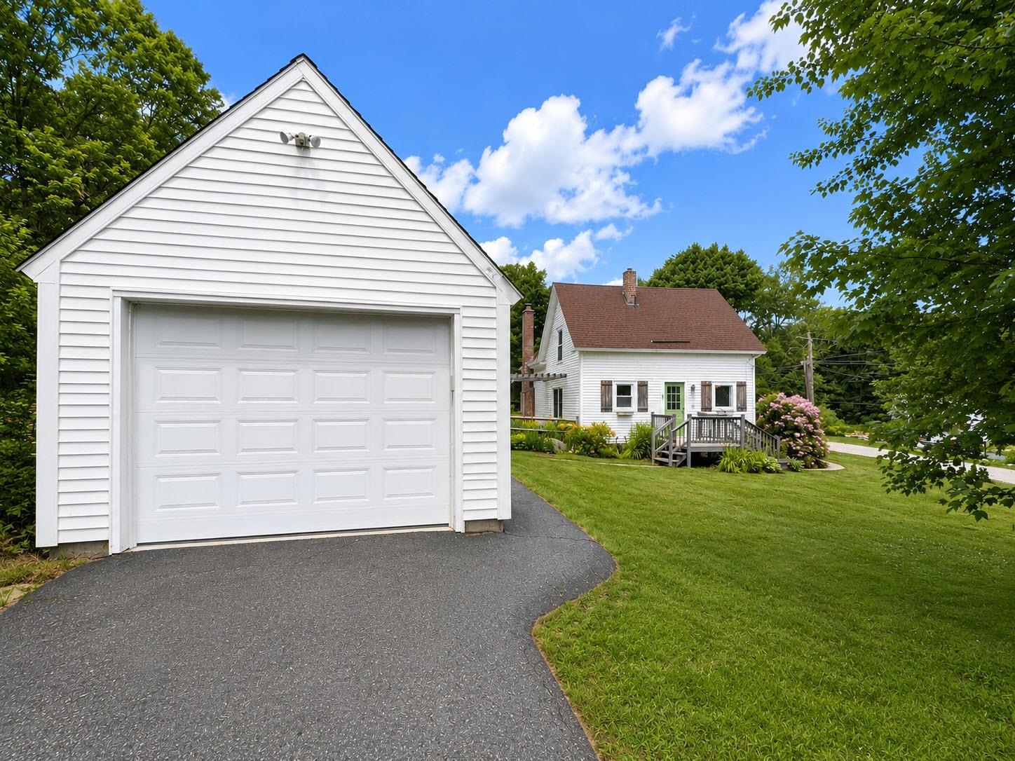 11 Robbins Rd, Fitzwilliam, NH 03447
