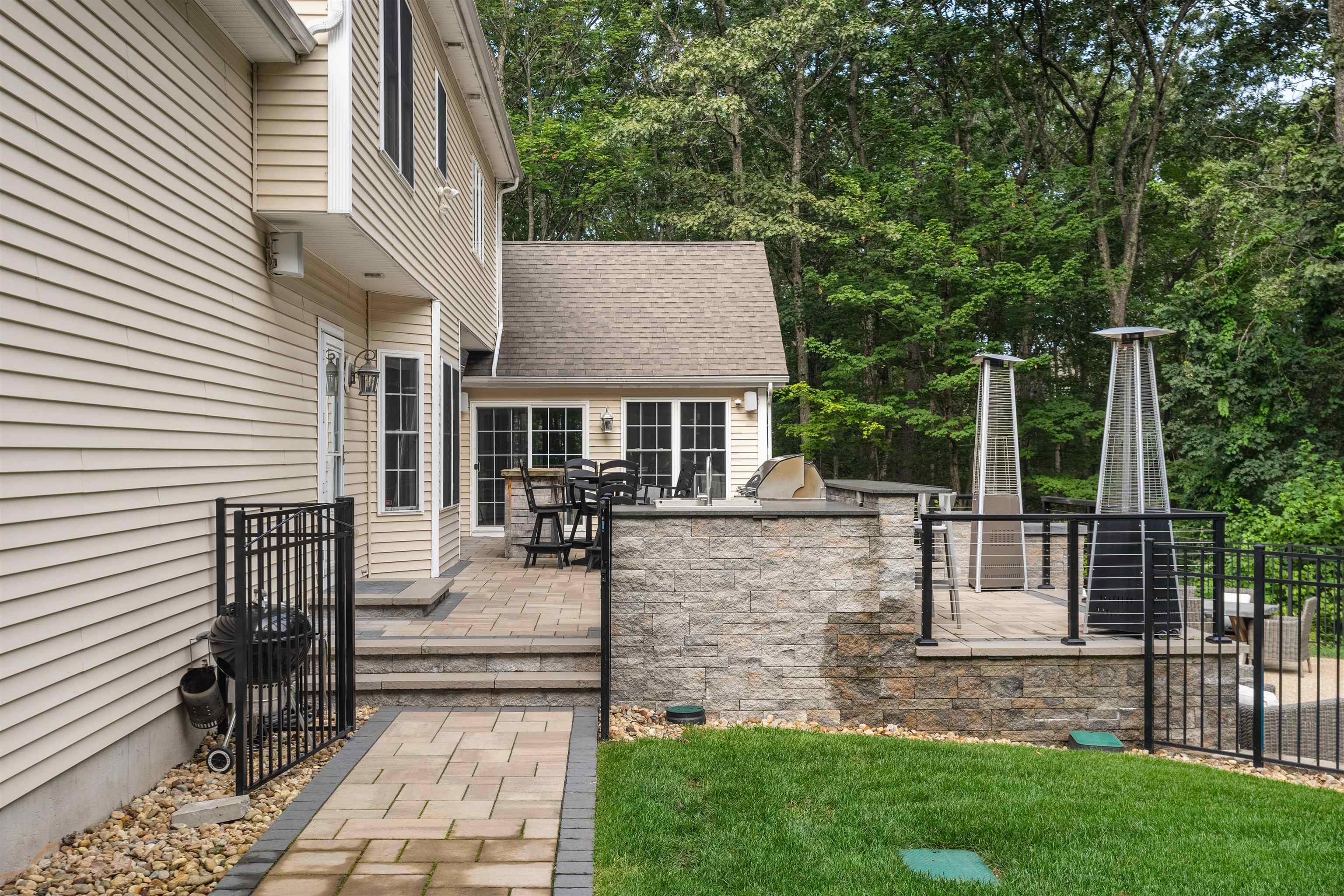36 Northland Rd, Windham, NH 03087