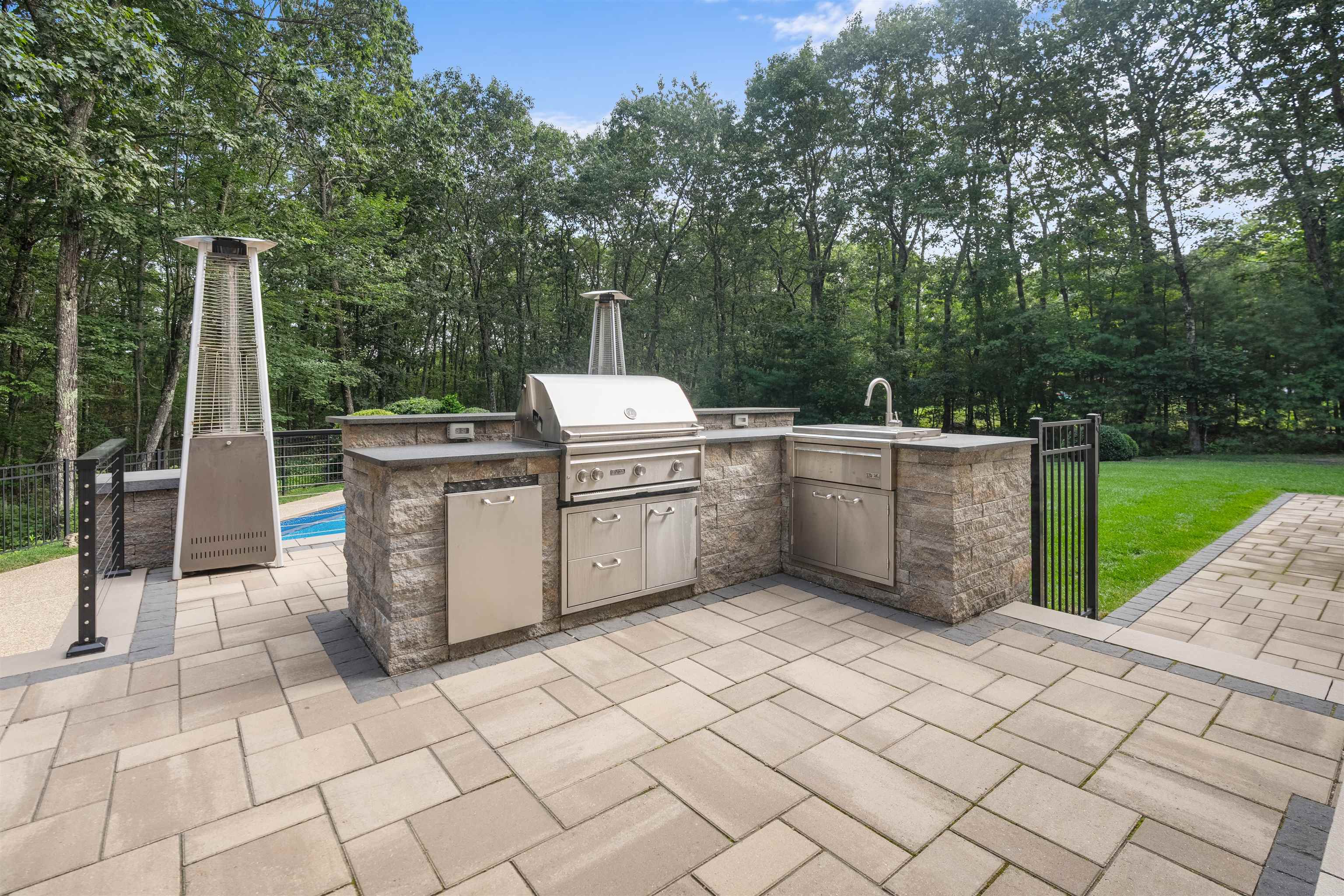 36 Northland Rd, Windham, NH 03087
