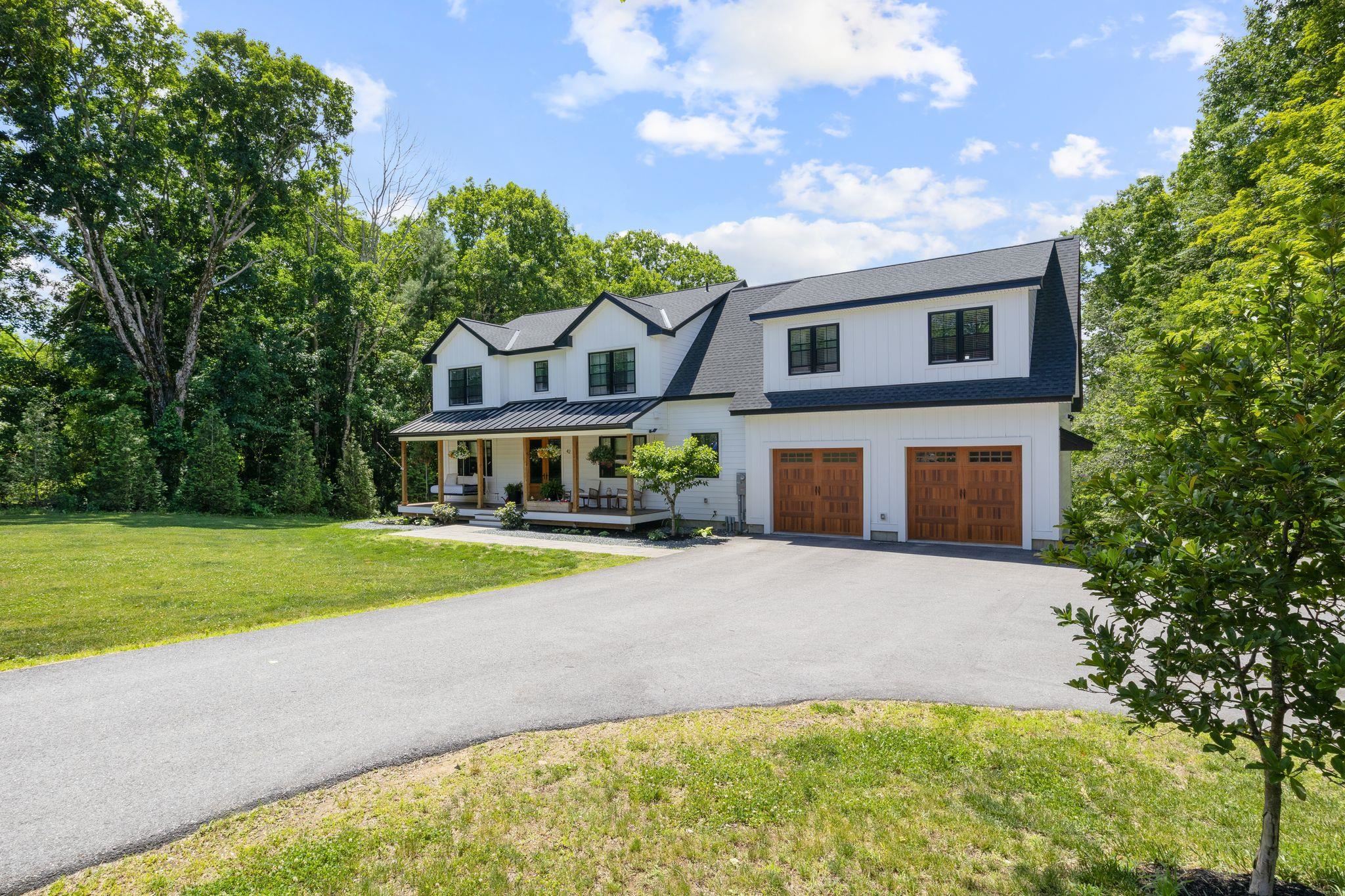 42 Old Centre Rd, Deerfield, NH 03037