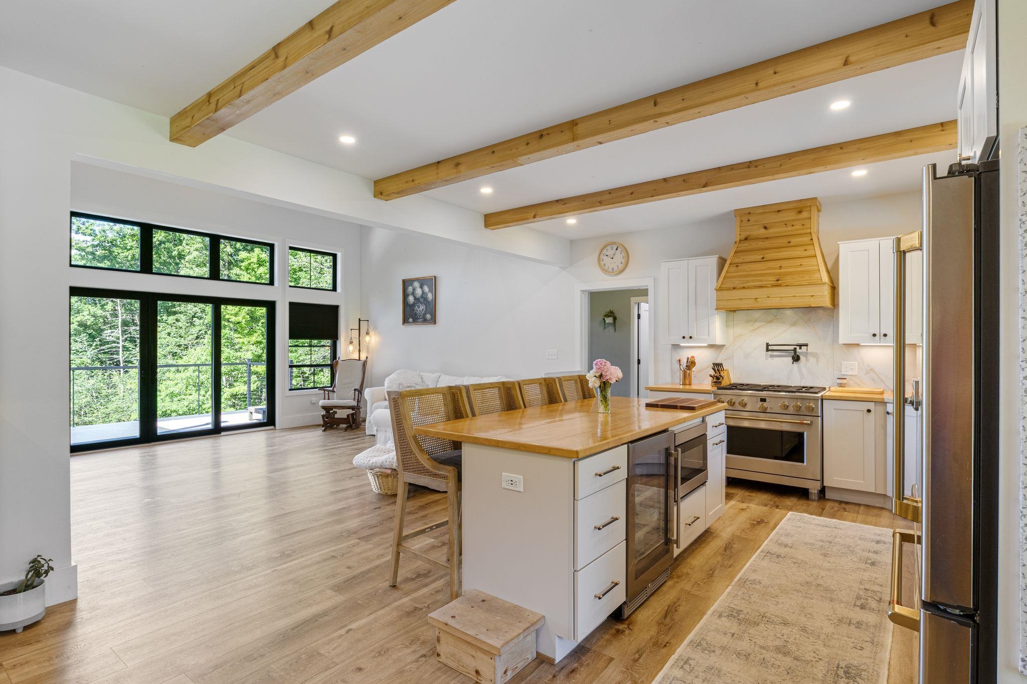42 Old Centre Rd, Deerfield, NH 03037