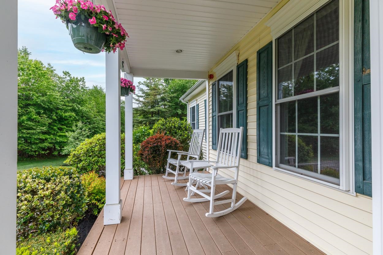 9 Misty Ln, Hooksett, NH 03106