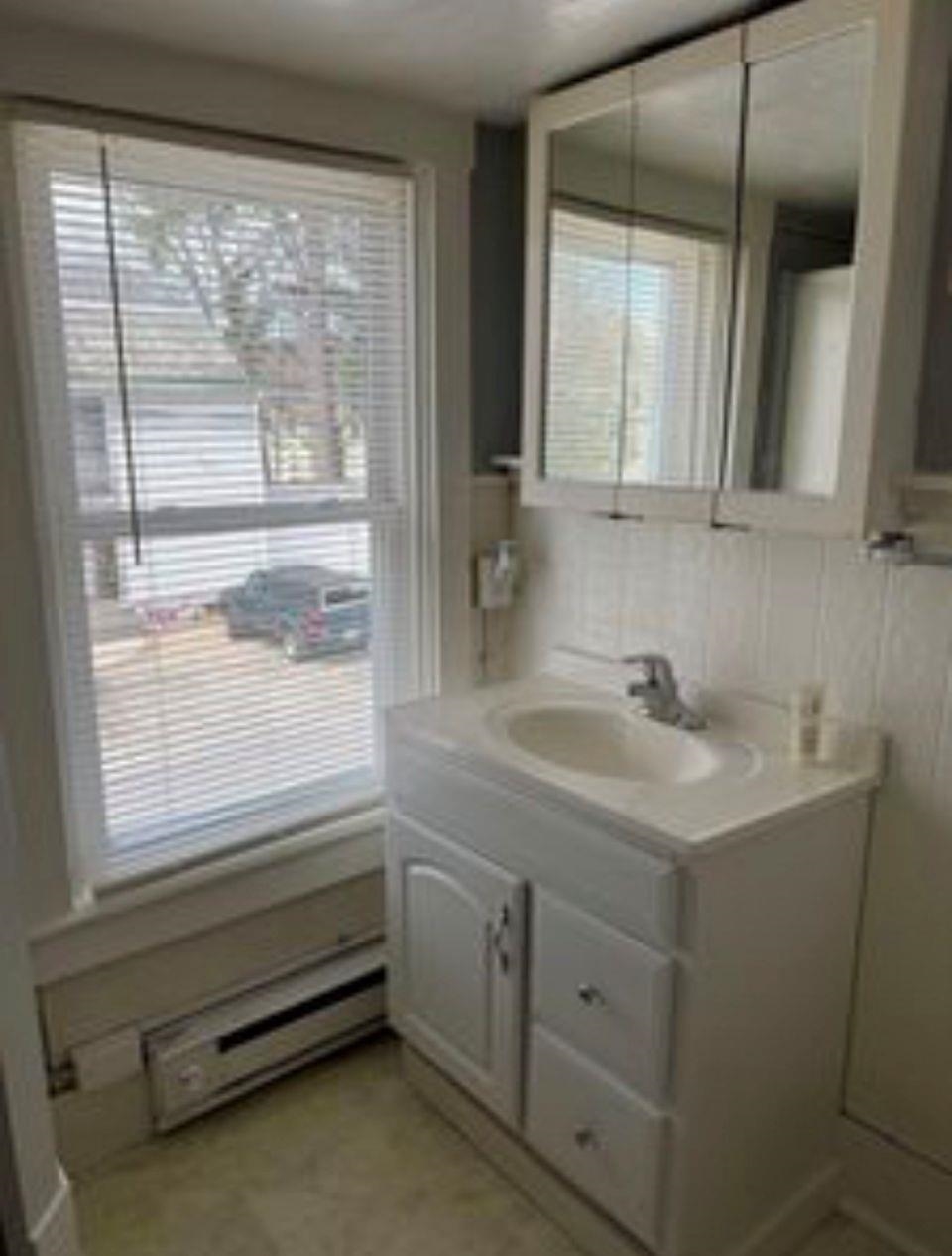 87 High St, Keene, NH 03431