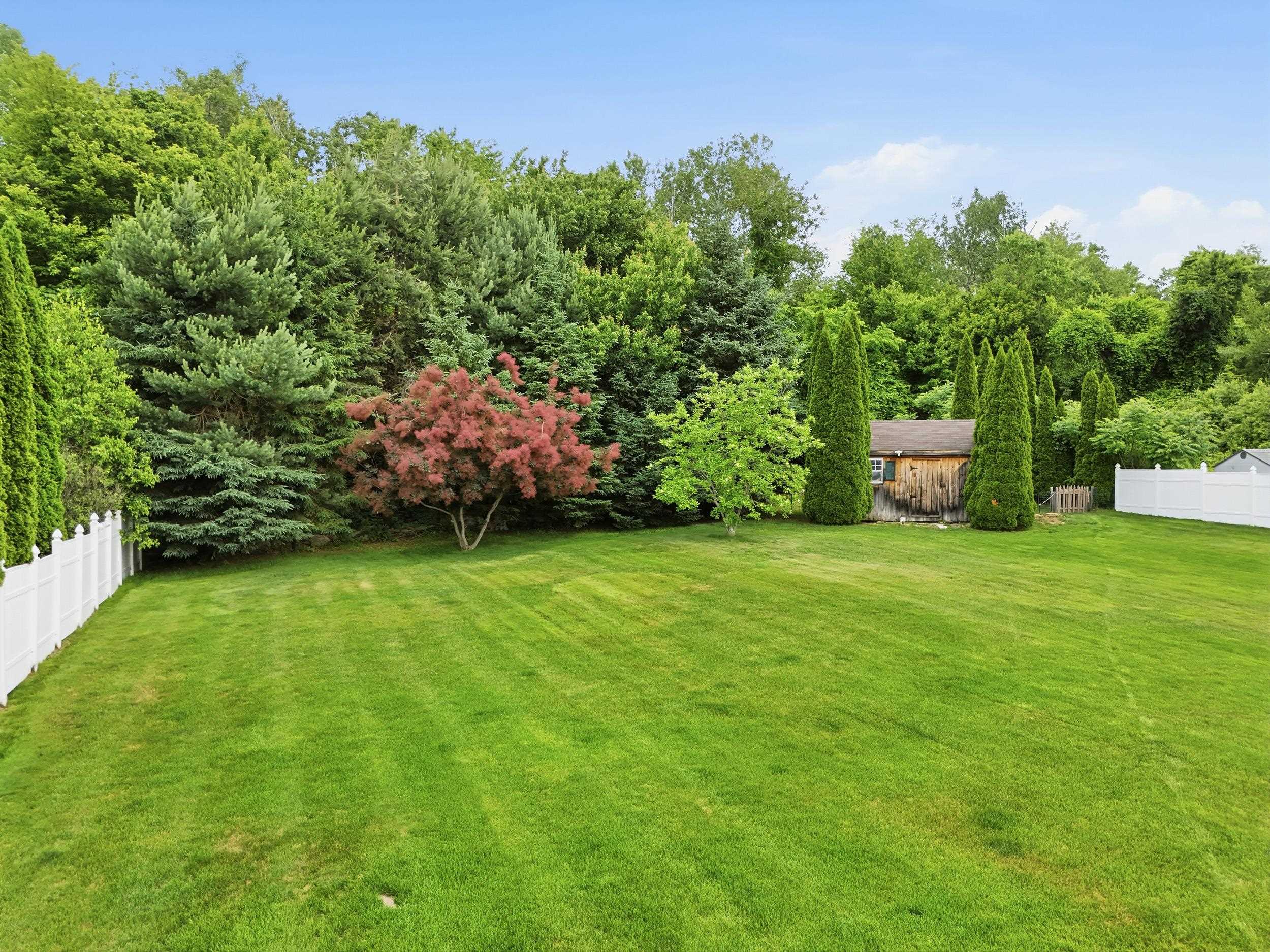 14 Brittany Cir, Pembroke, NH 03275