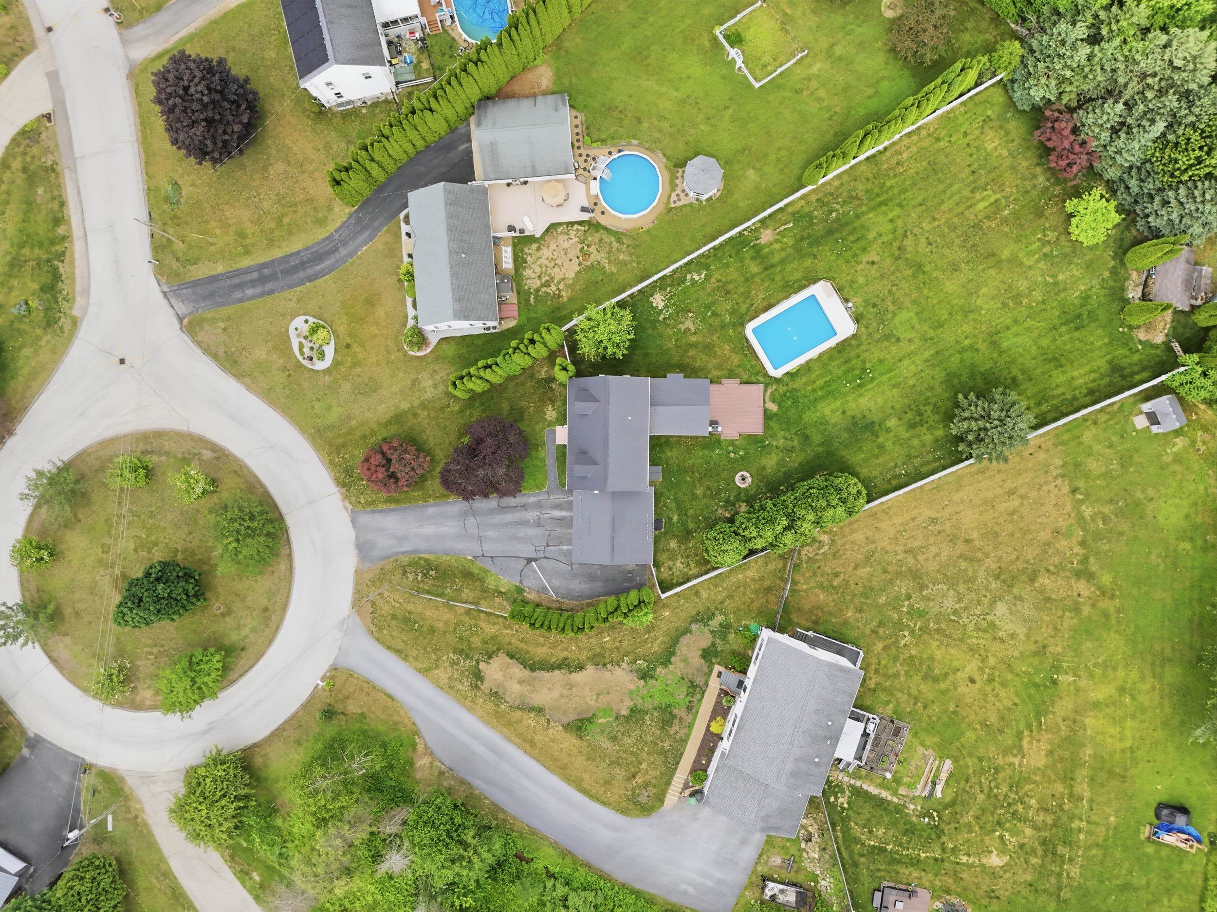 14 Brittany Cir, Pembroke, NH 03275