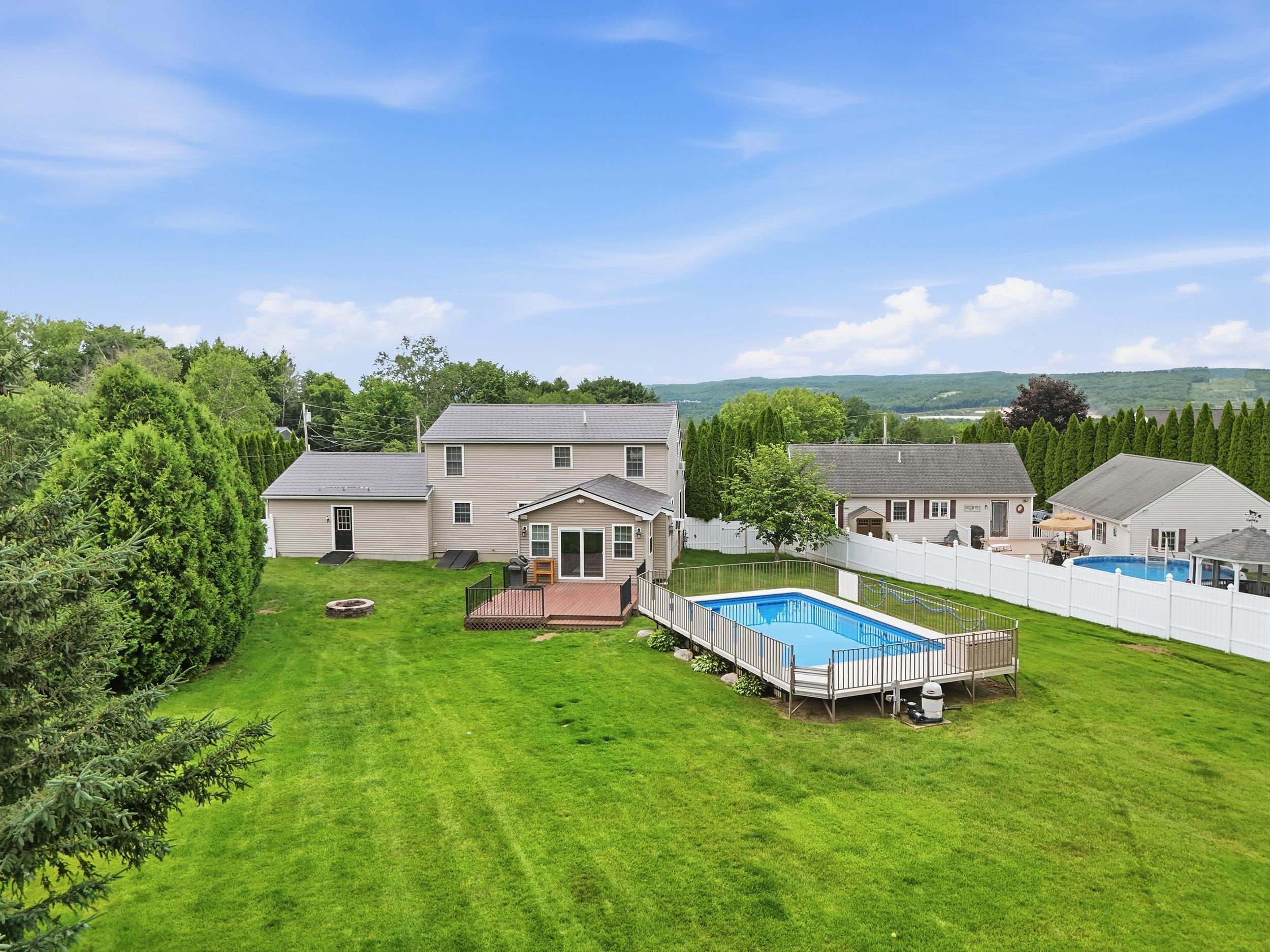 14 Brittany Cir, Pembroke, NH 03275