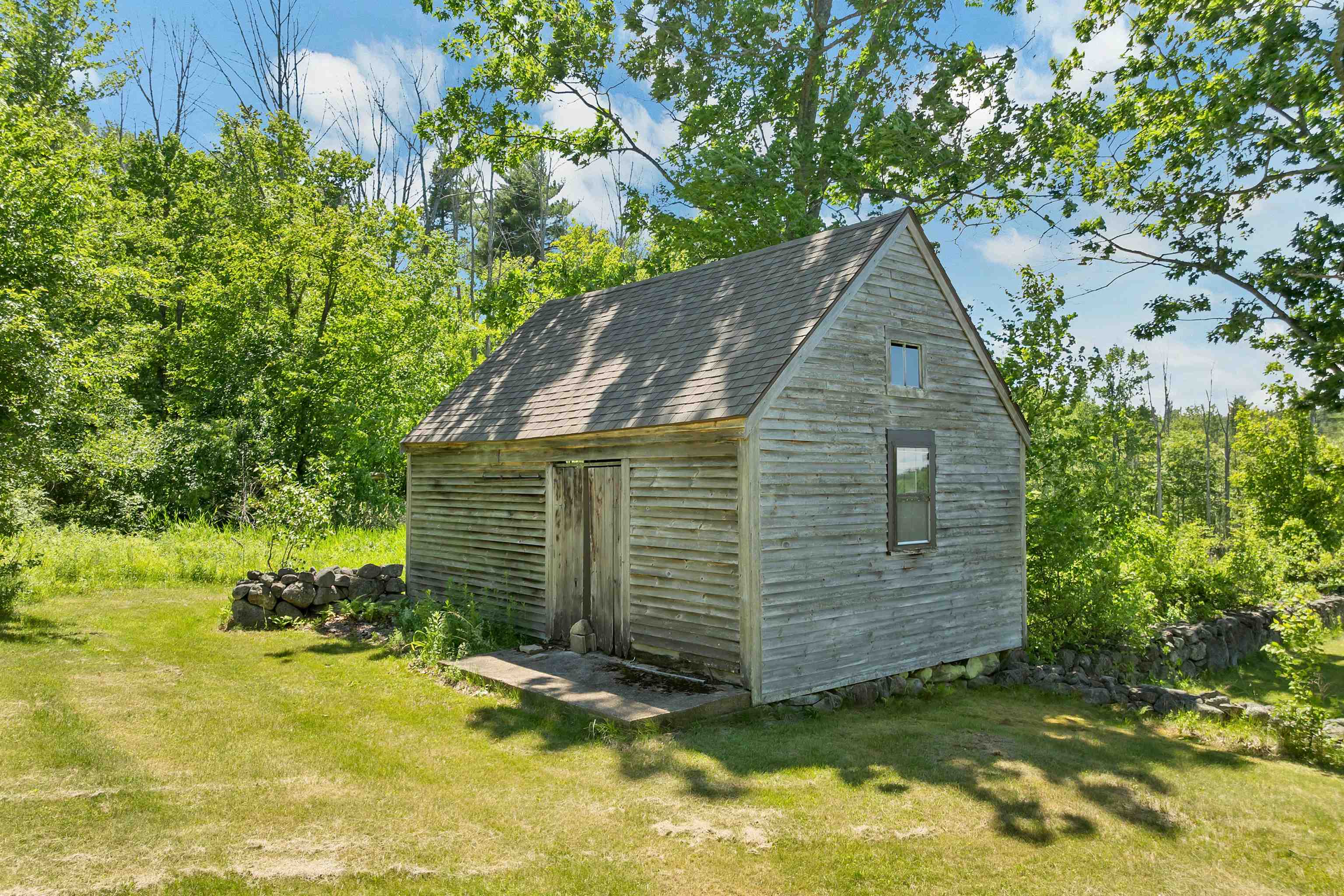 57 Roberts Cove Rd, Alton, NH 03809
