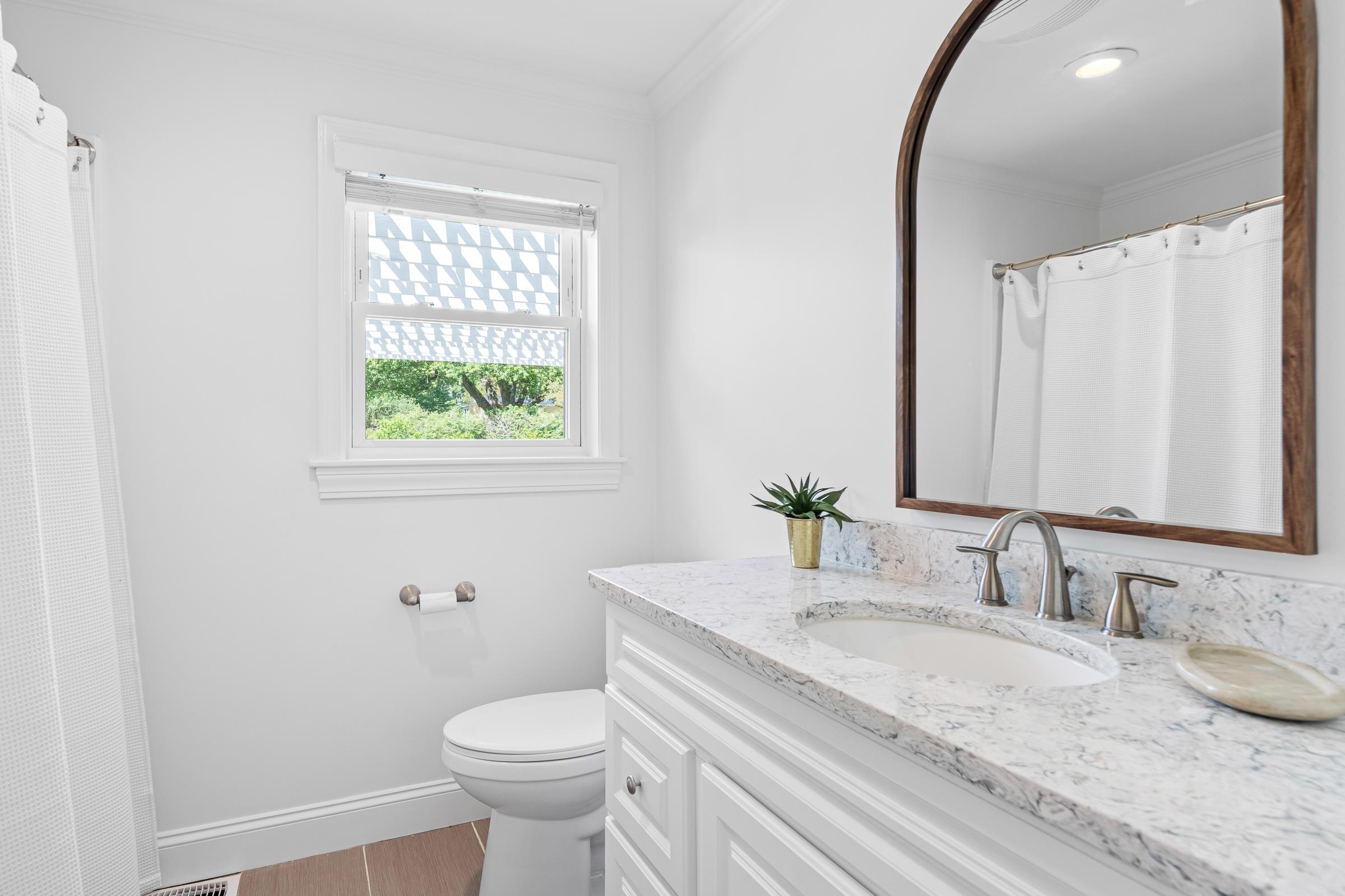 2 Sanborn Rd, Hampton Falls, NH 03844