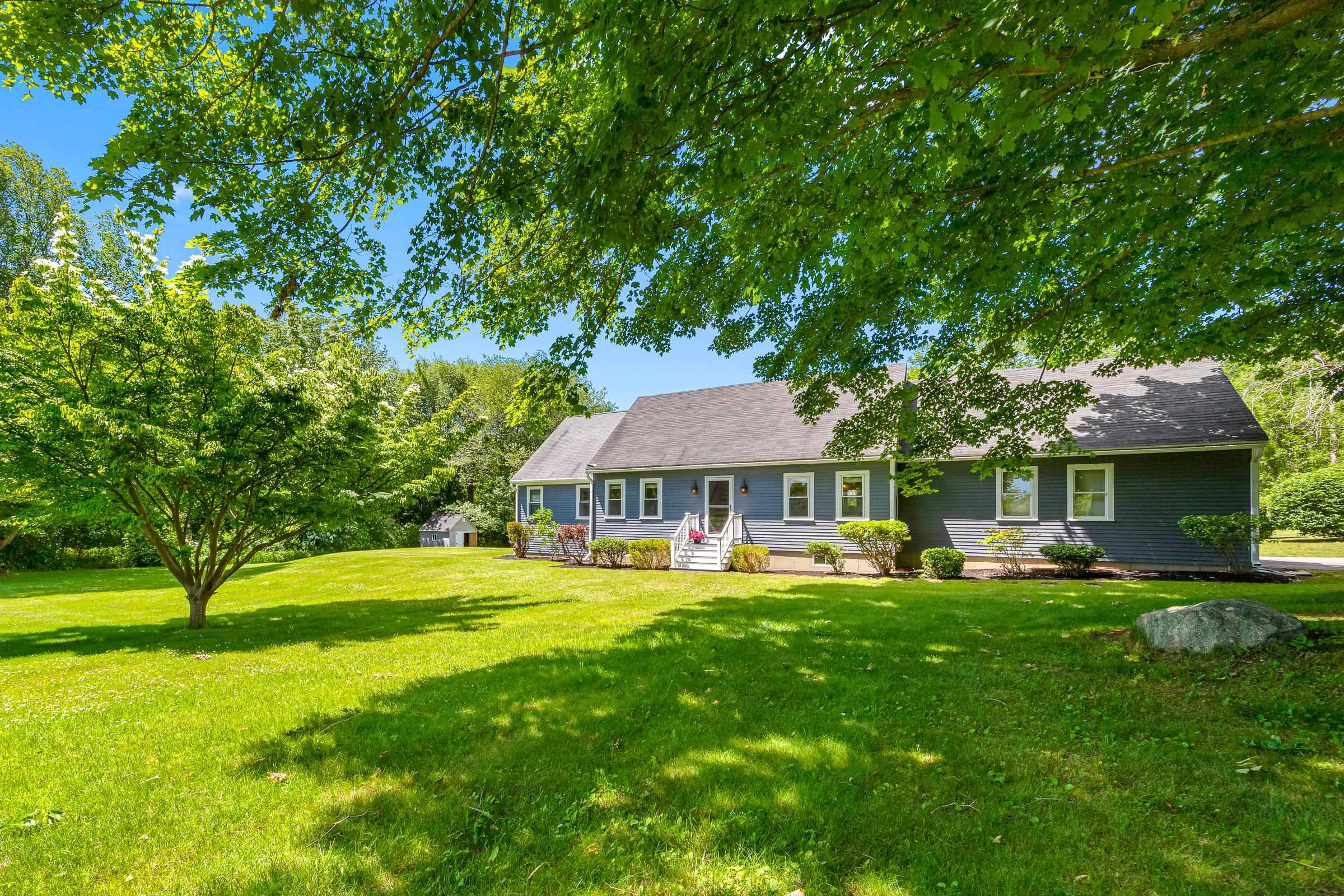 2 Sanborn Rd, Hampton Falls, NH 03844