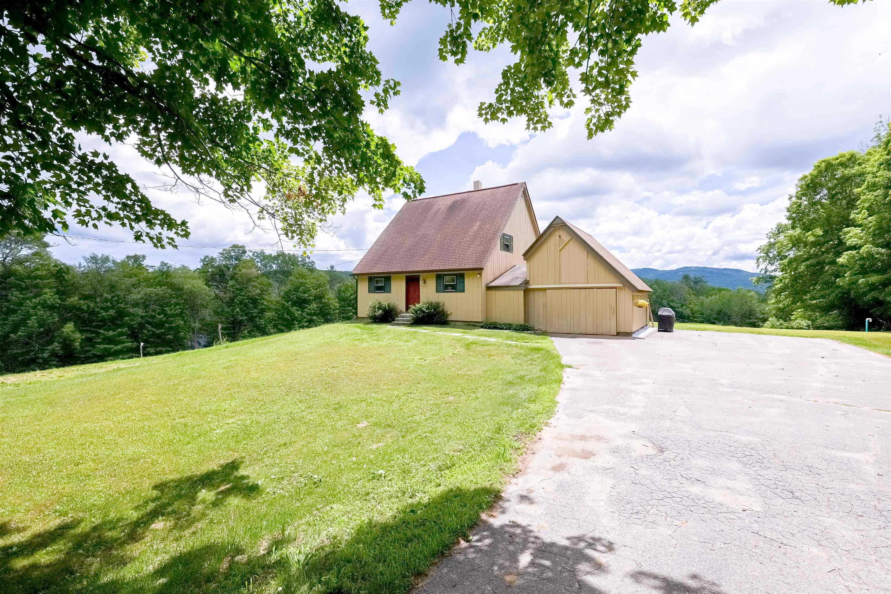 21 Martin Dr, Danbury, NH 03230
