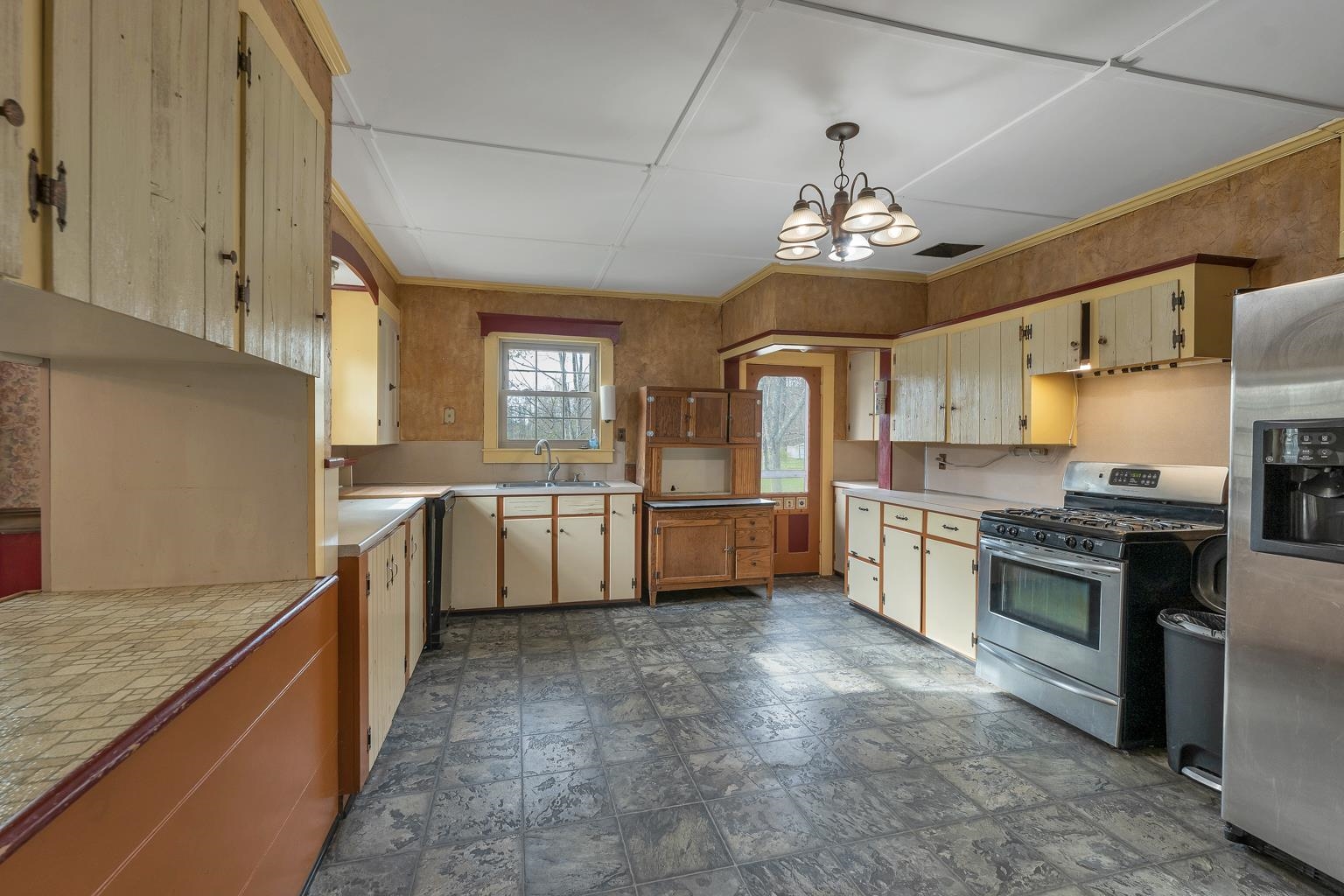 1388 S Stark Hw, Weare, NH 03281