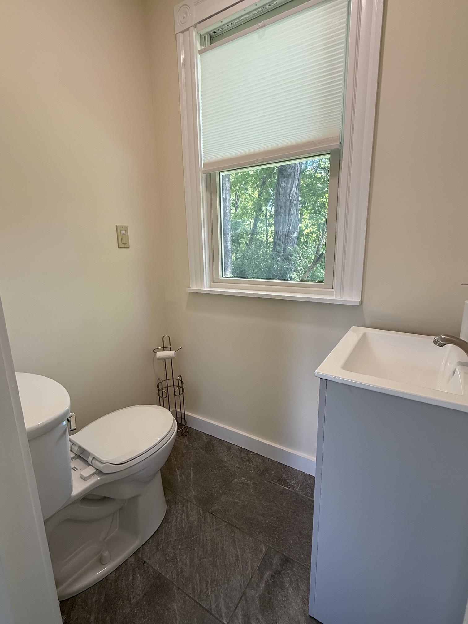 1st floor 1/2 bath