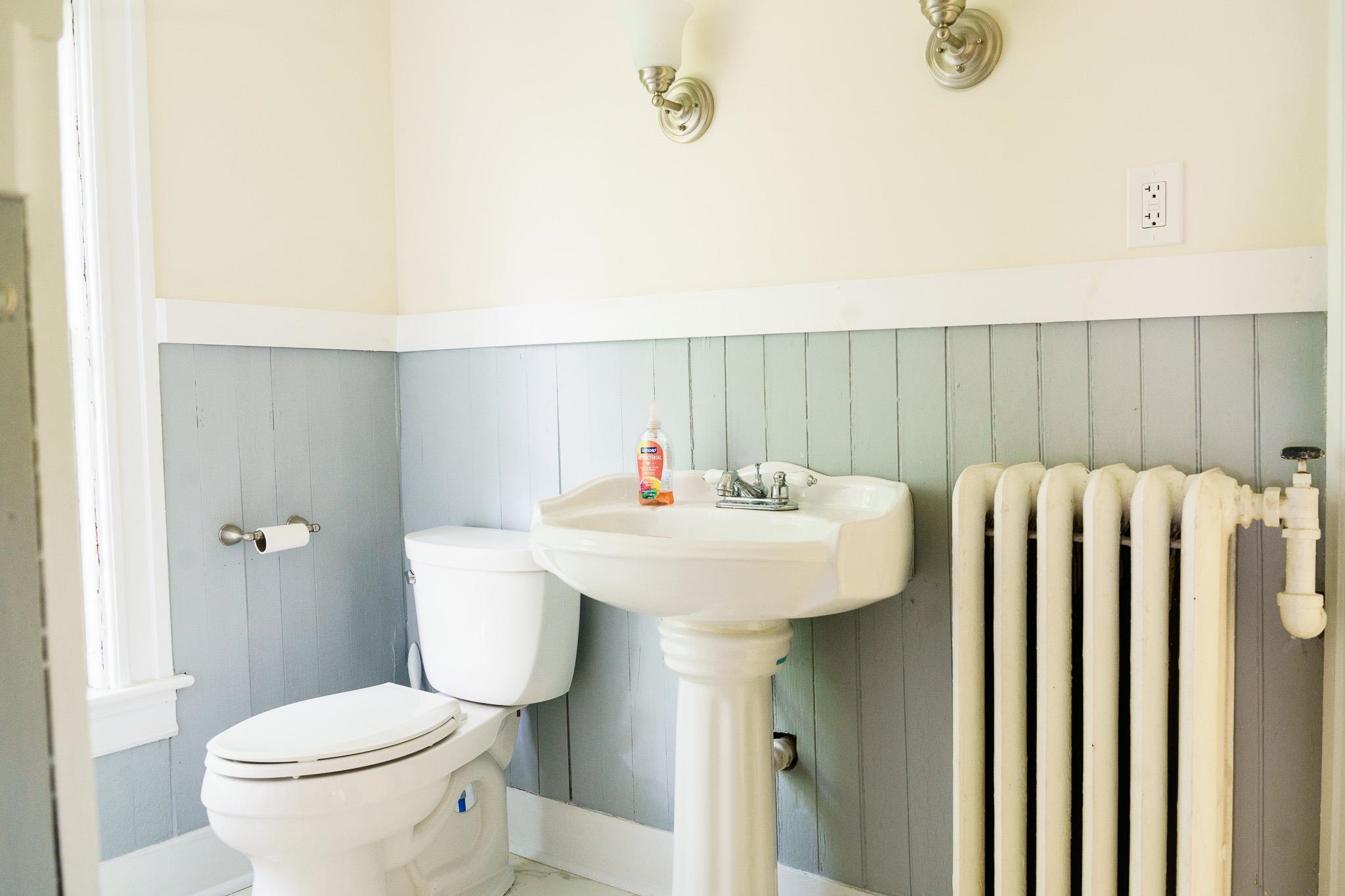 2nd floor full bathroom