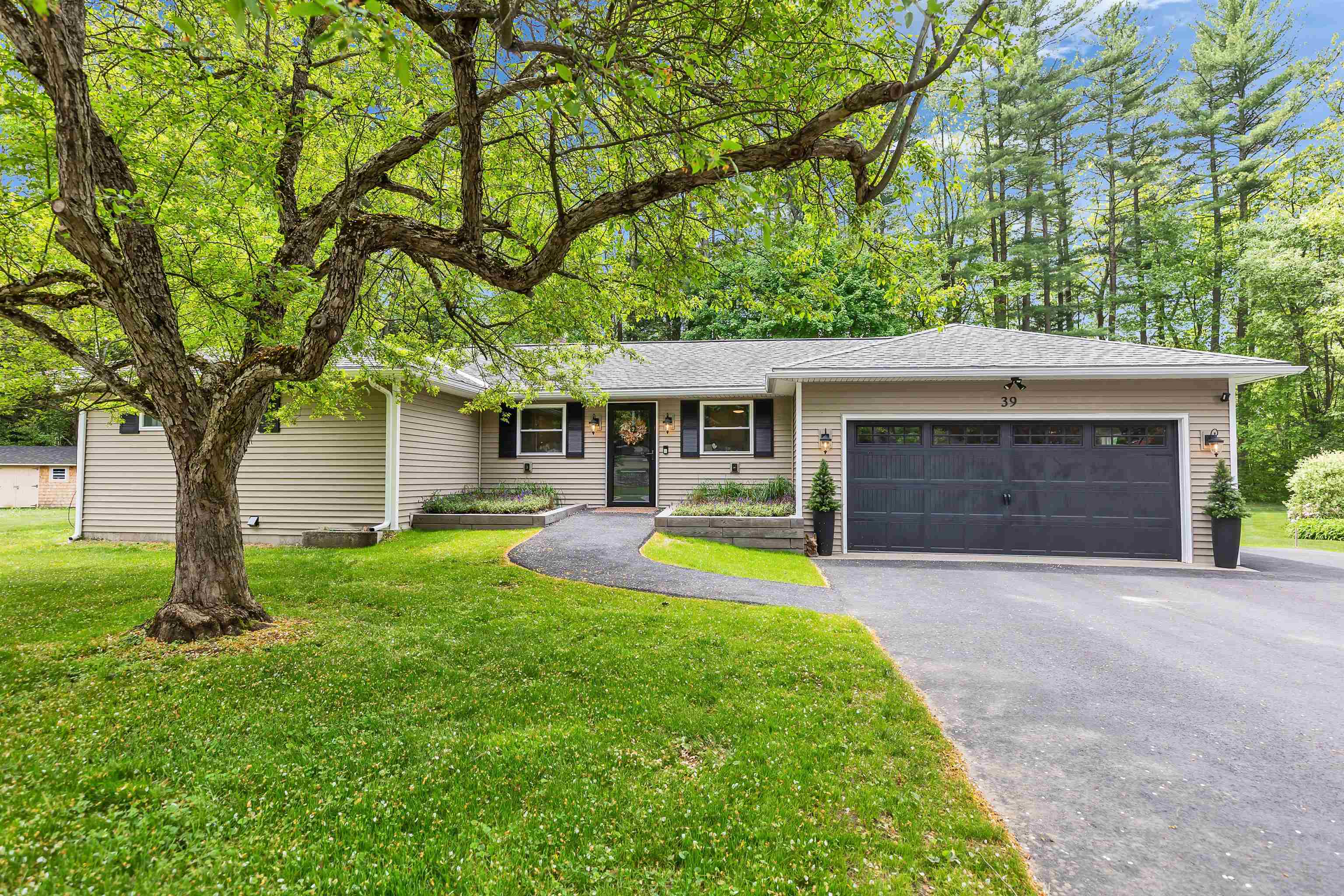 39 Kendall Rd, Keene, NH 03431