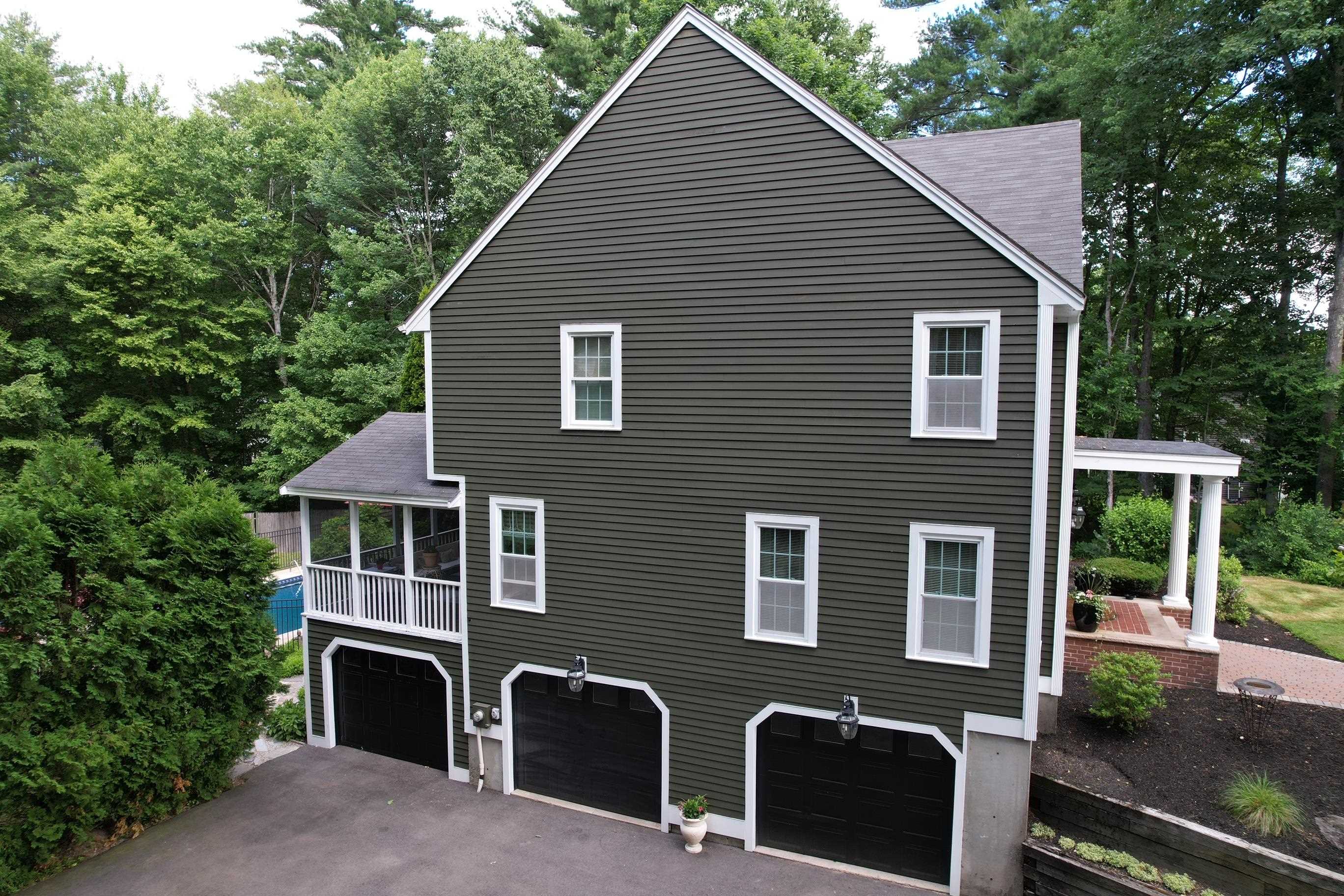 8 Coventry Ln, Derry, NH 03038