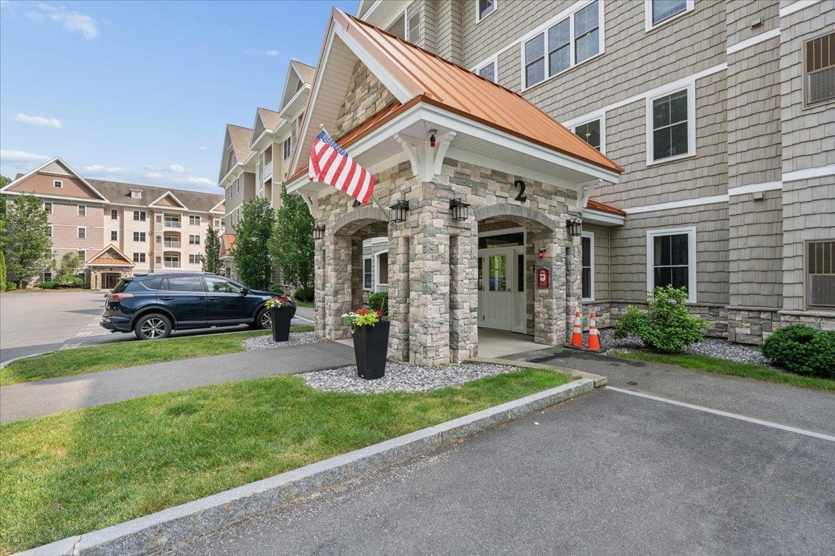 2 Henry David Dr #406, Nashua, NH 03062