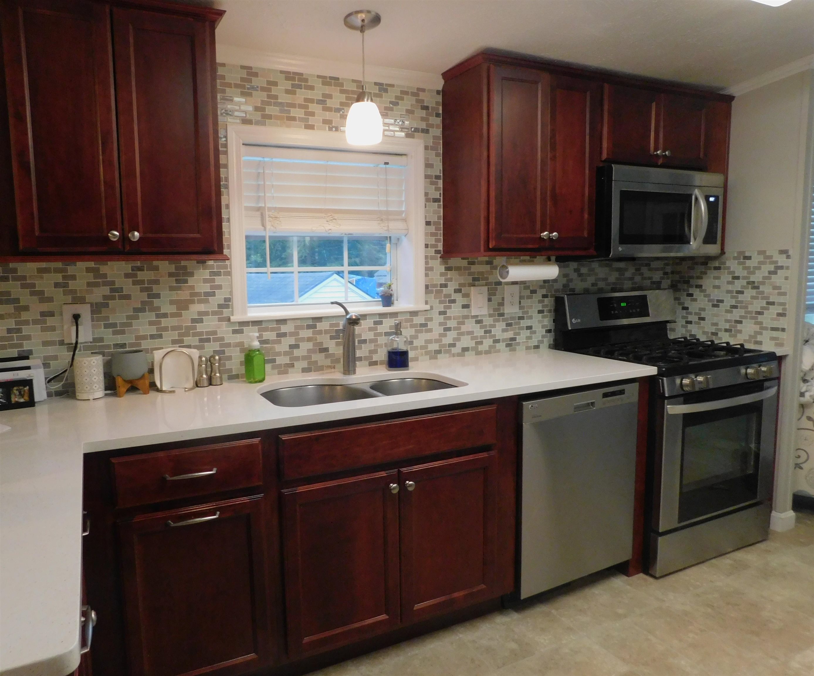 3 Pluto Ln, Nashua, NH 03062