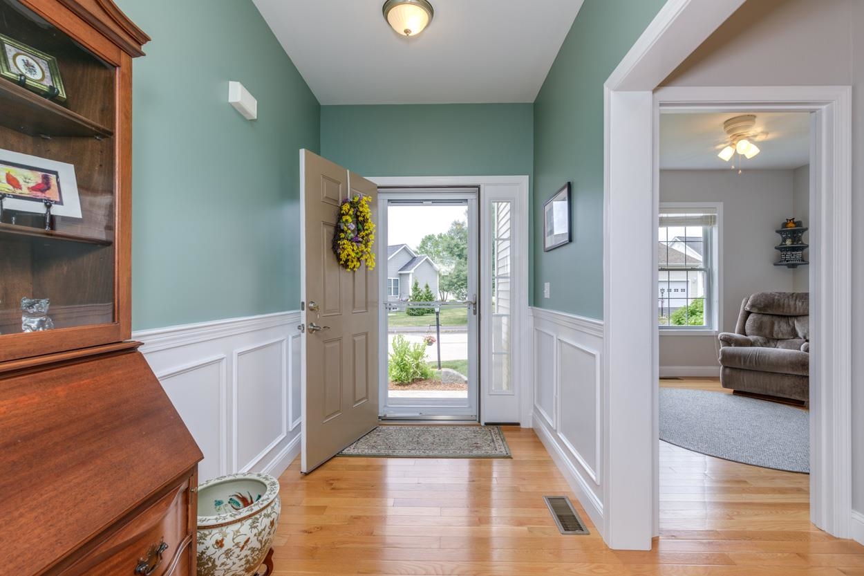 39 Morrison Dr, Londonderry, NH 03053