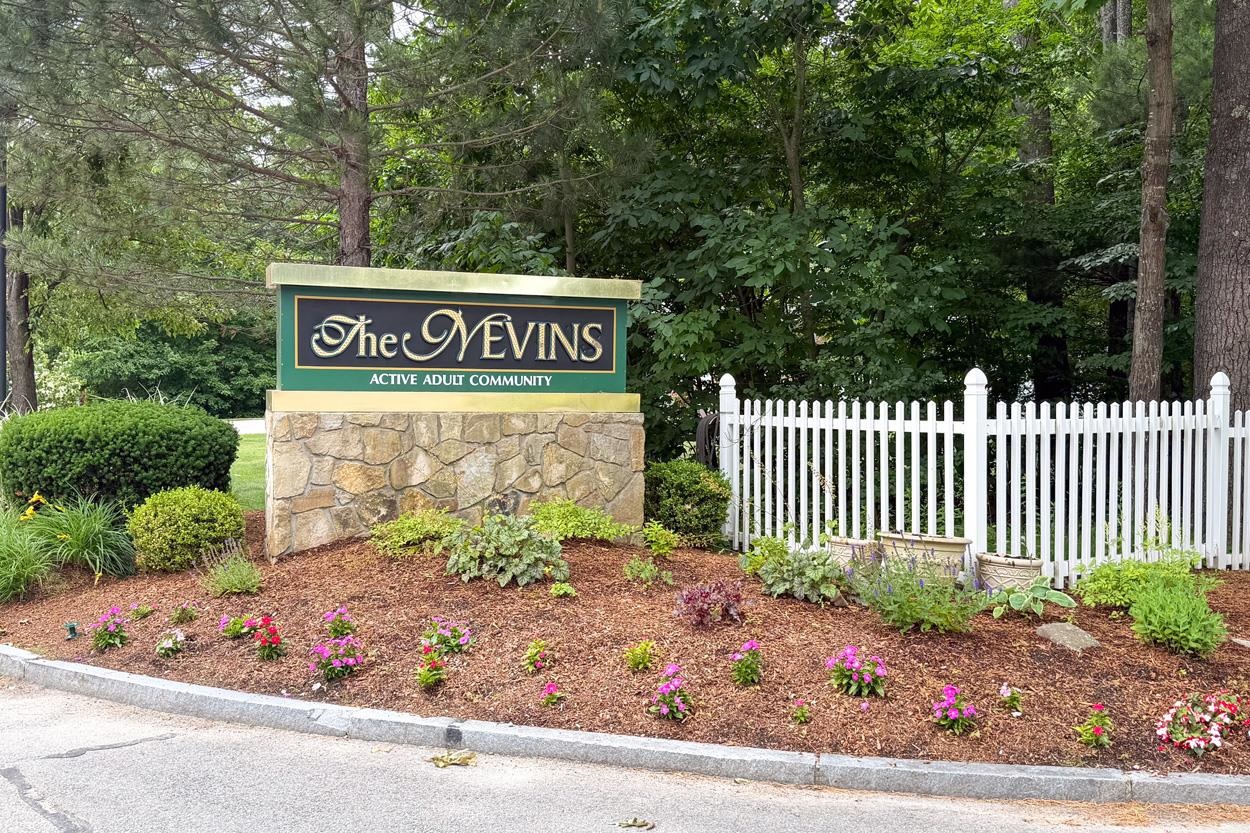 39 Morrison Dr, Londonderry, NH 03053