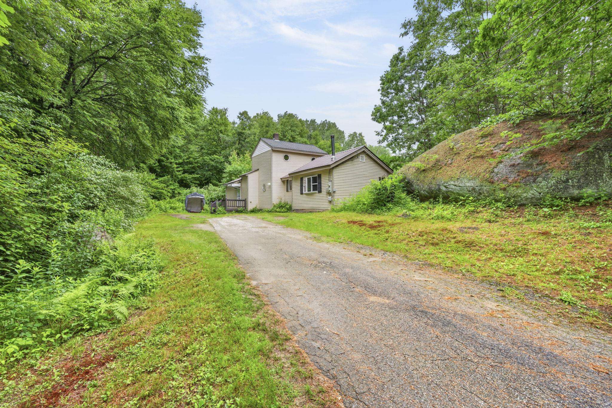 200 Bacon Rd, Henniker, NH 03242